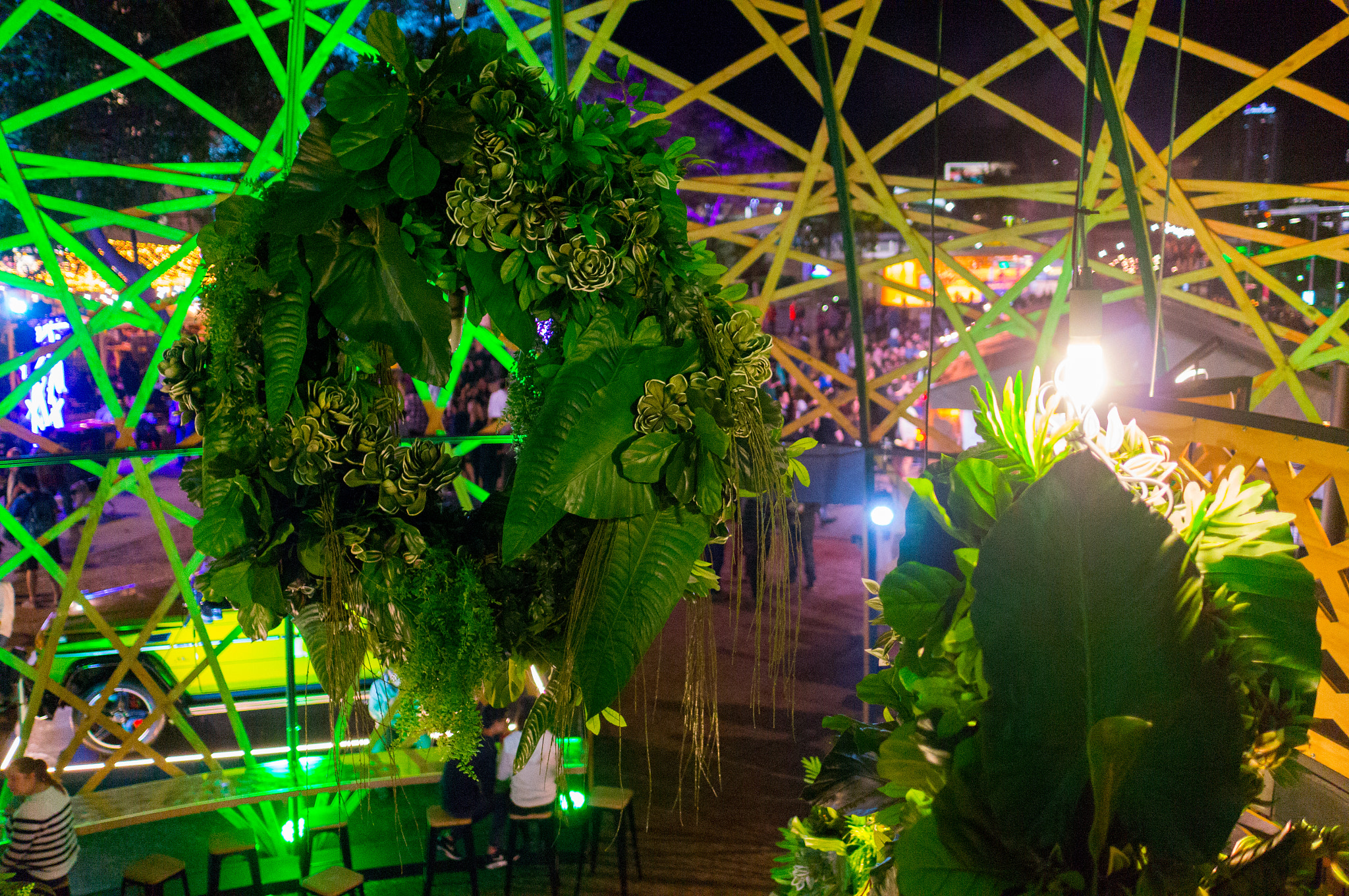 Sony Alpha NEX-6 + Sony Sonnar T* E 24mm F1.8 ZA sample photo. Discover energy of brisbane people and it's night noodle market. photography