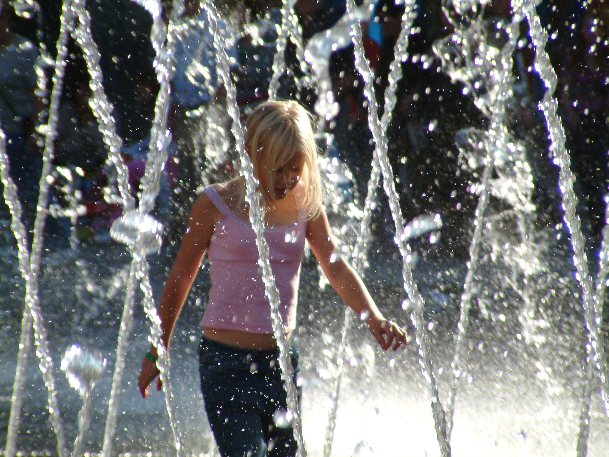 Fujifilm FinePix S602 ZOOM sample photo. Splashes in queens square, liverpool photography