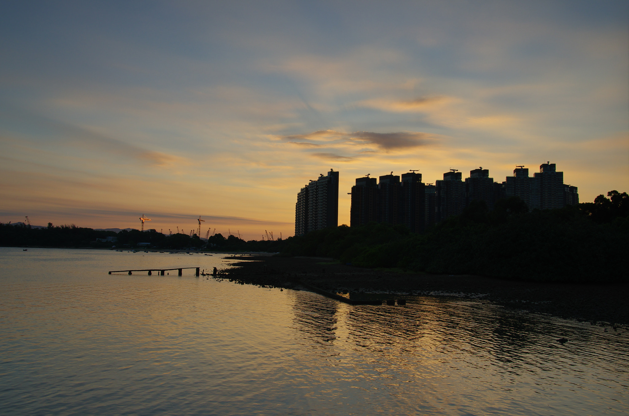 Pentax smc DA* 16-50mm F2.8 ED AL (IF) SDM sample photo. Sunrise in the city photography