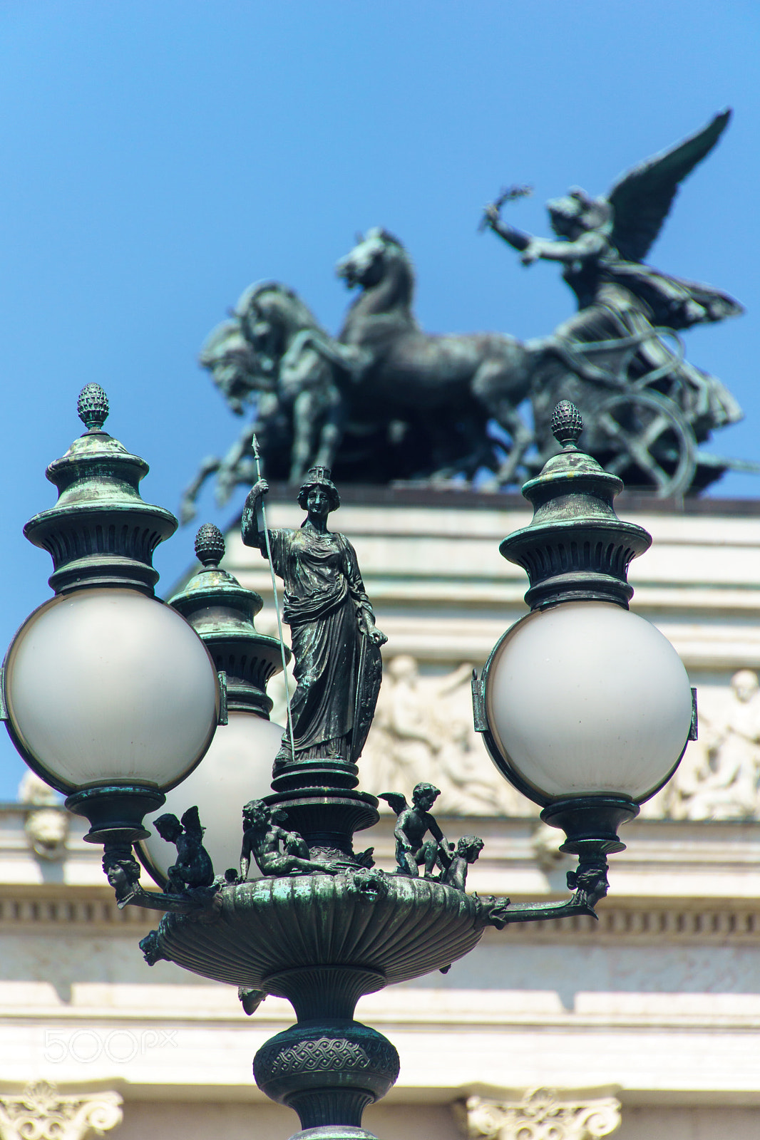 Tamron 18-270mm F3.5-6.3 Di II PZD sample photo. Lampe vorm parlamentsgebäude in wien photography