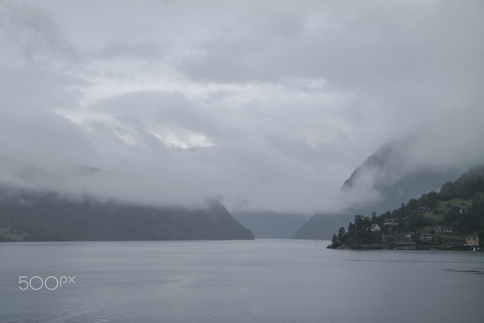 Samsung NX300M sample photo. Ulvikfjord im regen photography