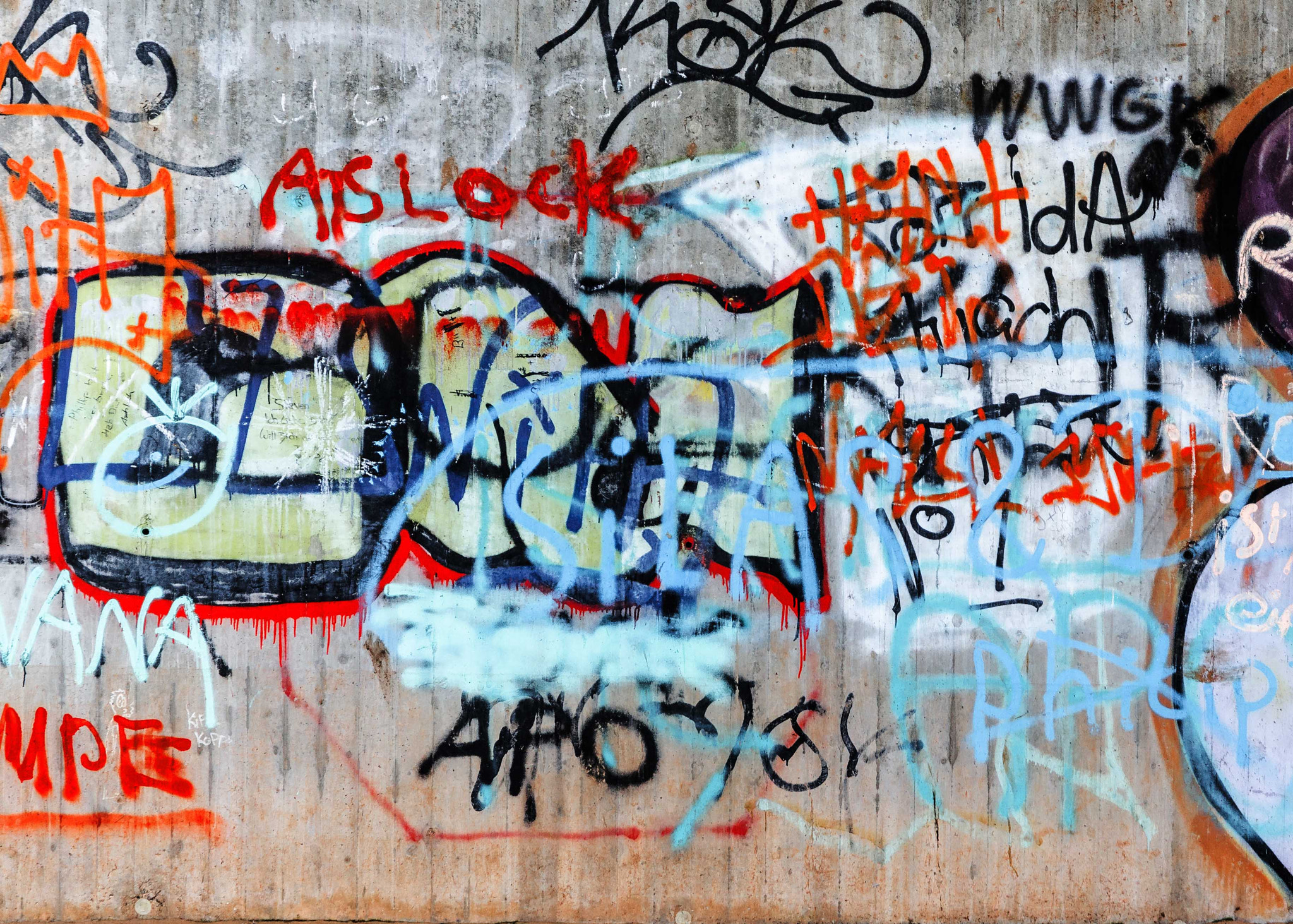 Sigma 17-70mm F2.8-4 DC Macro OS HSM sample photo. Graffiti photography
