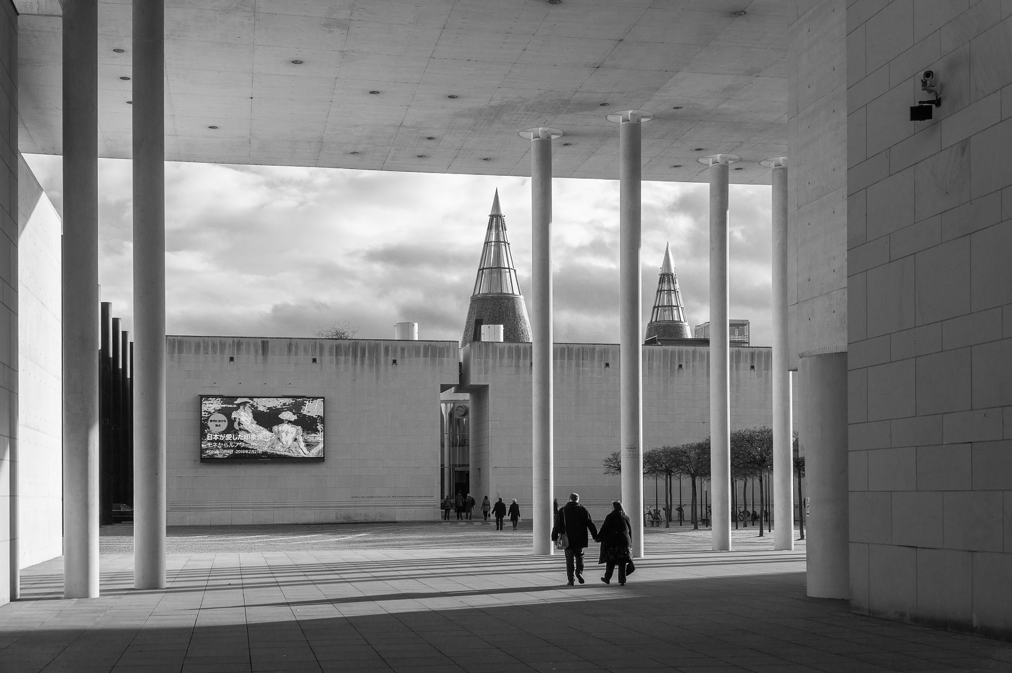 Sony Alpha NEX-6 + Sony E PZ 18-105mm F4 G OSS sample photo. Bundeskunsthalle photography