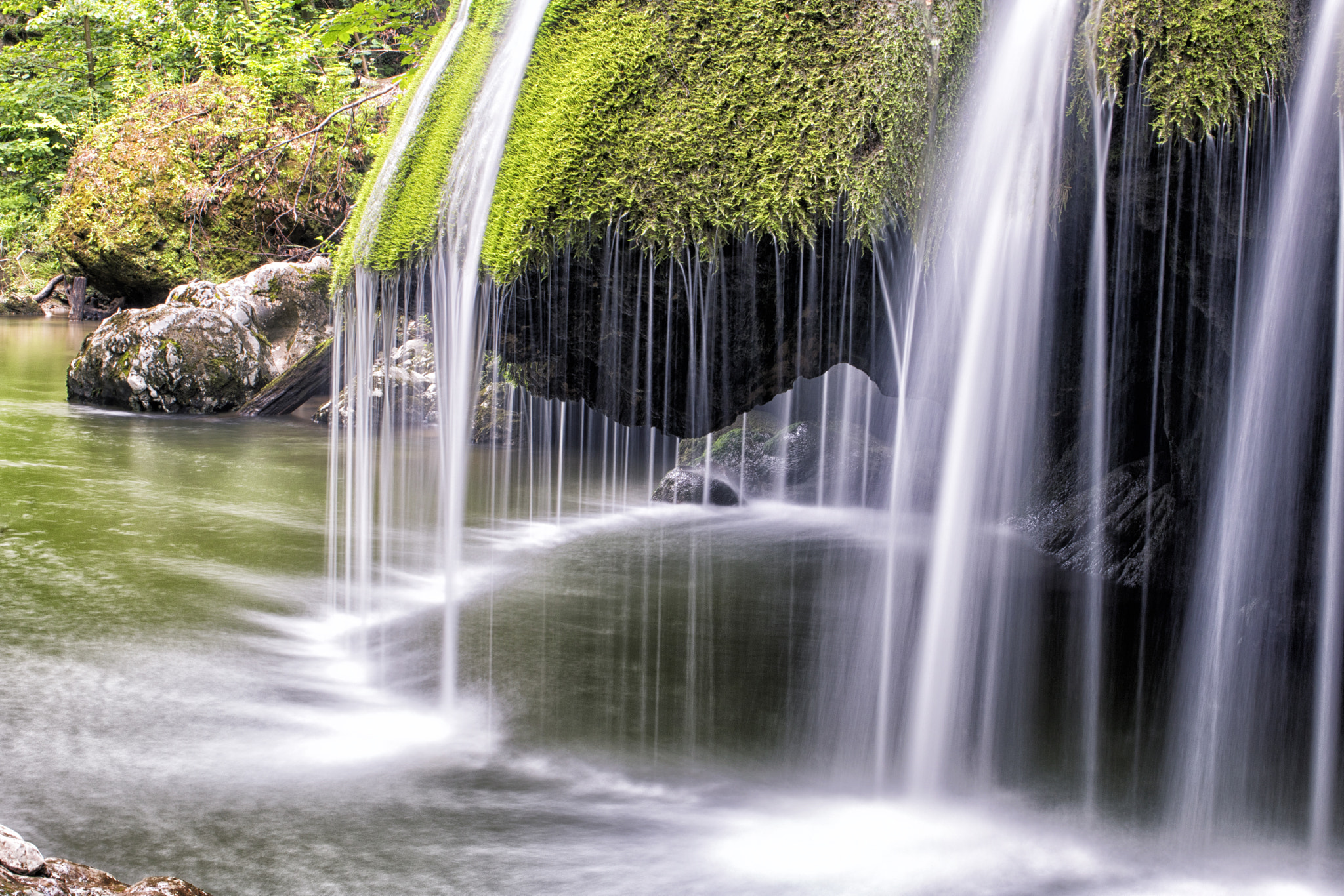 Canon EOS 750D (EOS Rebel T6i / EOS Kiss X8i) sample photo. Bigar waterfall-water curtain photography