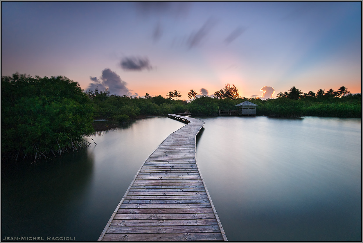 Minolta AF 28-80mm F3.5-5.6 II sample photo. Magic pond photography