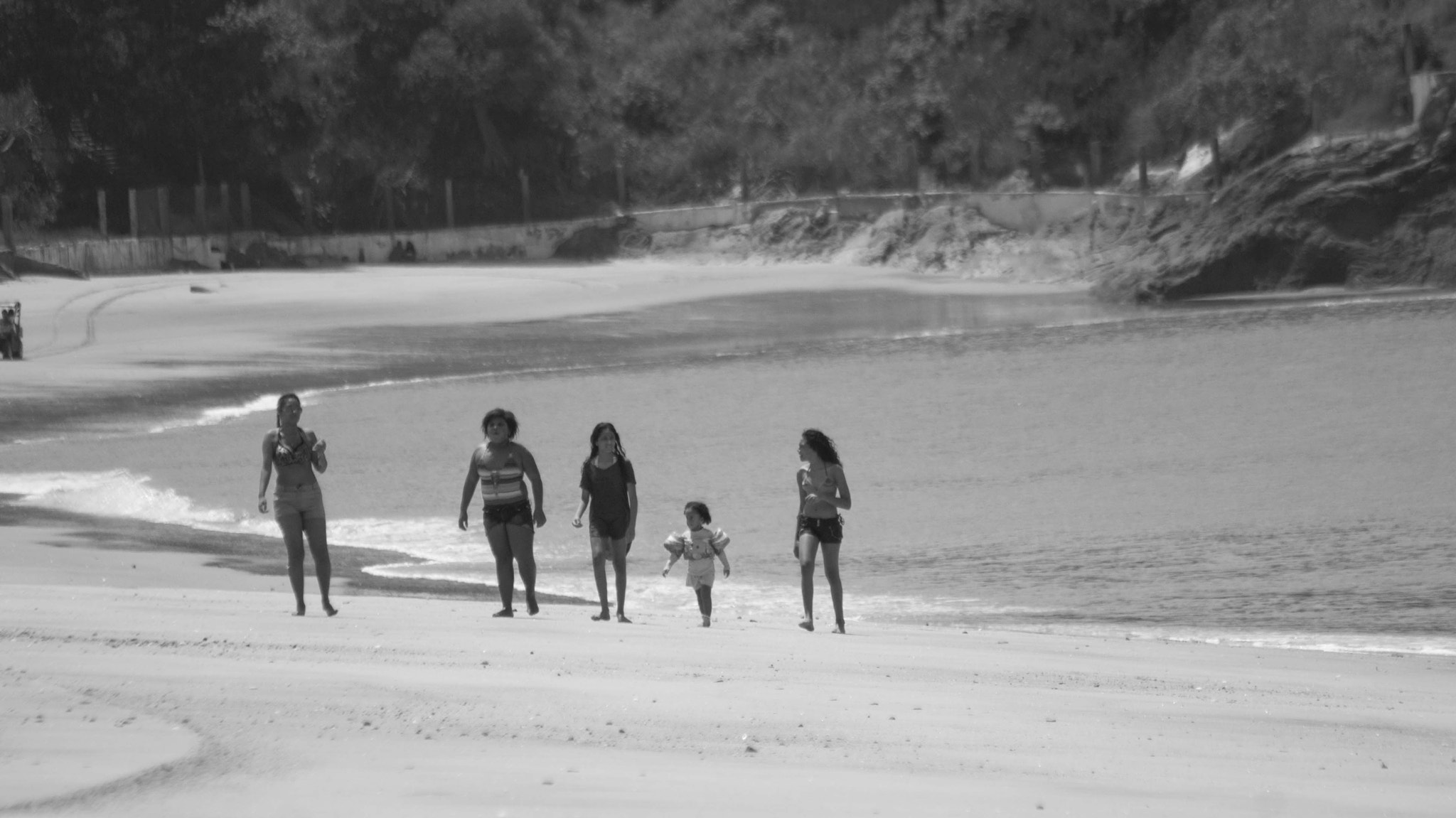 Sony 75-300mm F4.5-5.6 sample photo. Family on the shore  ©liz photography photography