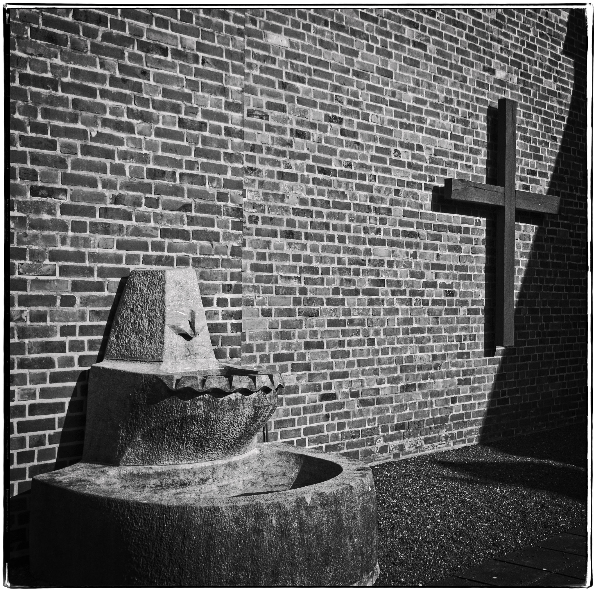 Nikon D300S + Sigma 18-50mm F2.8 EX DC Macro sample photo. St johannes innenhof (von ) photography