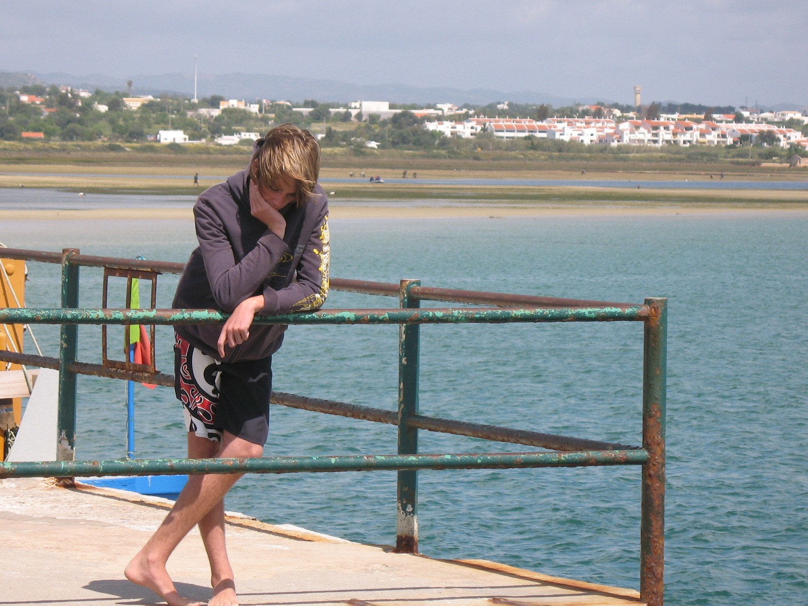 Canon POWERSHOT A640 sample photo. Alone on the pier photography