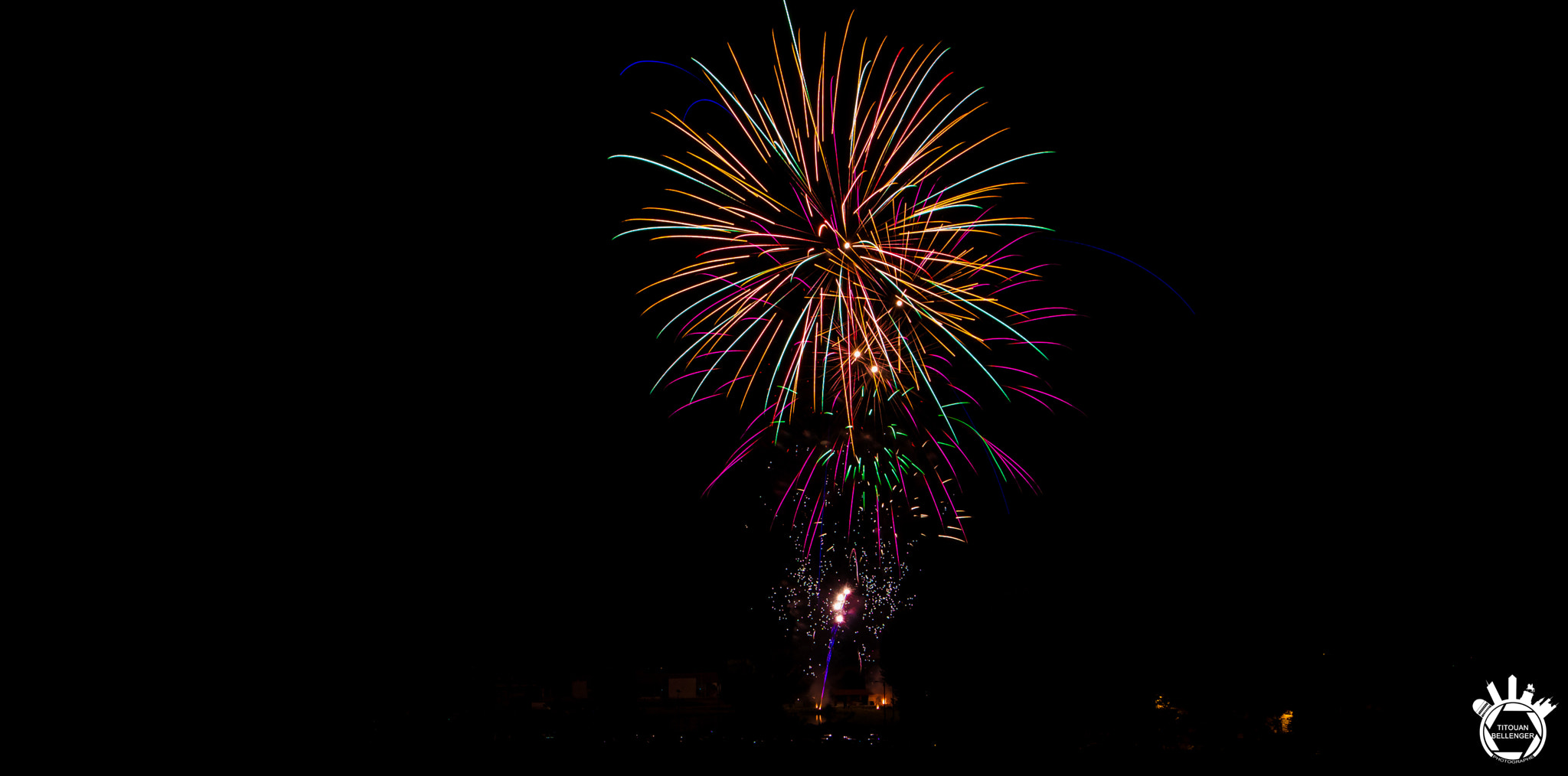 Canon EOS 700D (EOS Rebel T5i / EOS Kiss X7i) + Sigma 8-16mm F4.5-5.6 DC HSM sample photo. Fireworks of the city of saint-laurent-d'agny, rhô photography