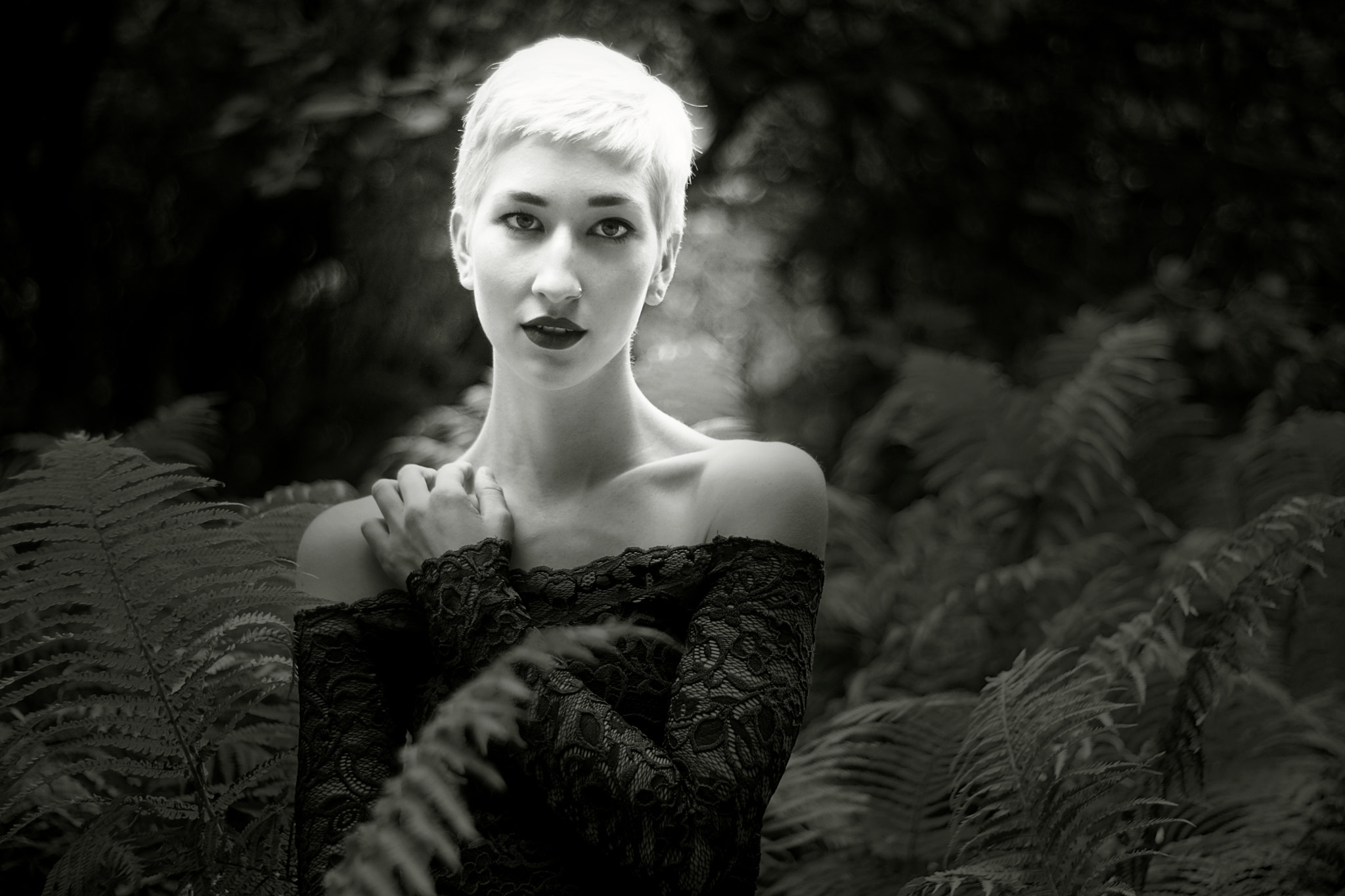 Sony ILCA-77M2 + Minolta AF 50mm F1.7 sample photo. Lady in black photography