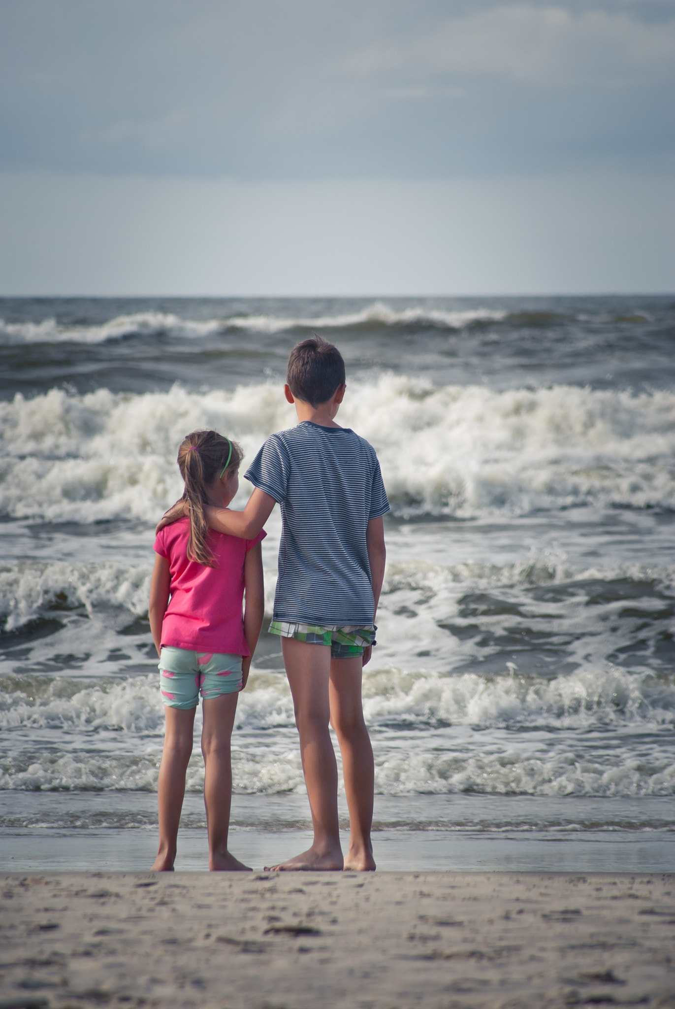 Sony Alpha DSLR-A330 sample photo. Children and the sea photography