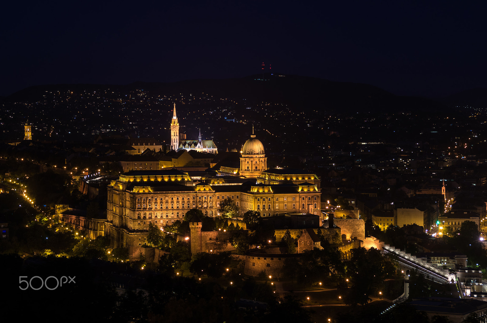 Sony Alpha DSLR-A580 sample photo. Buda castle at night photography