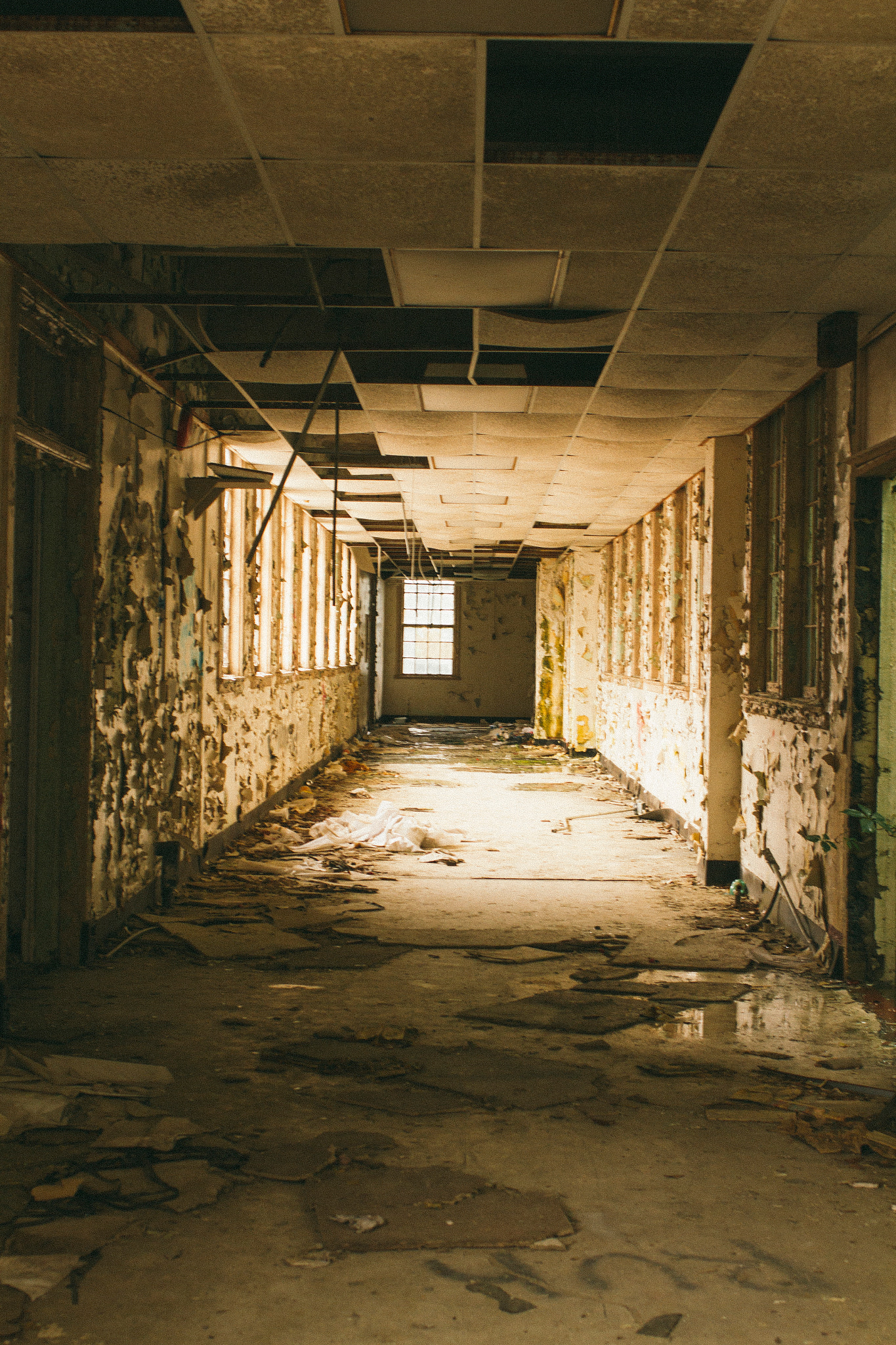 Canon EOS 7D + Canon EF 35mm F2 sample photo. Abandoned hallway photography