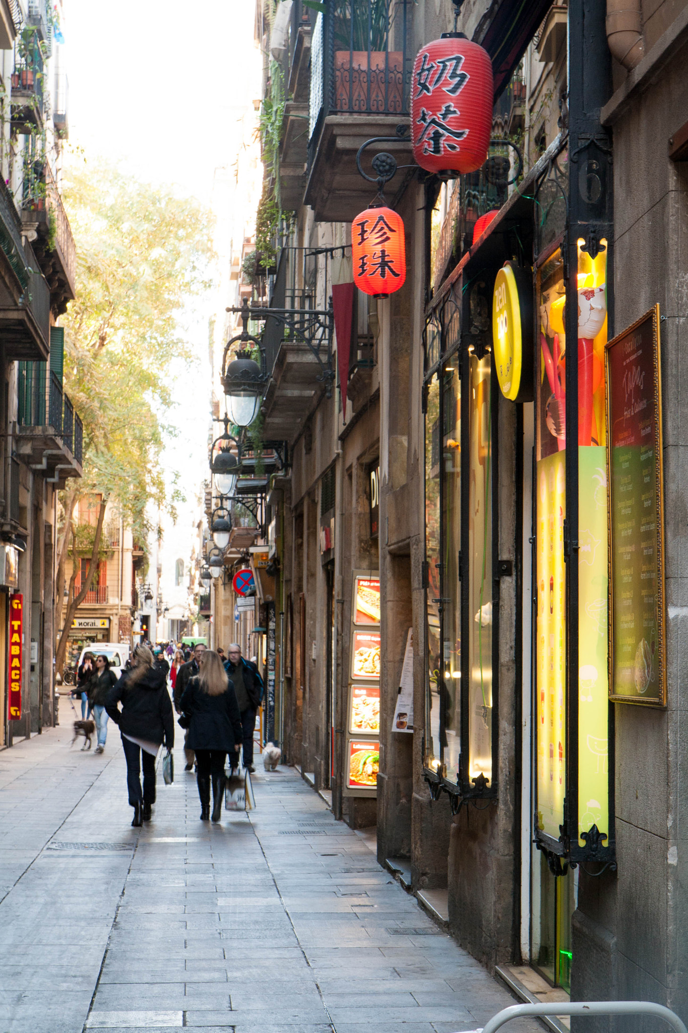 Canon EOS 1000D (EOS Digital Rebel XS / EOS Kiss F) sample photo. Both sides of barcelona photography