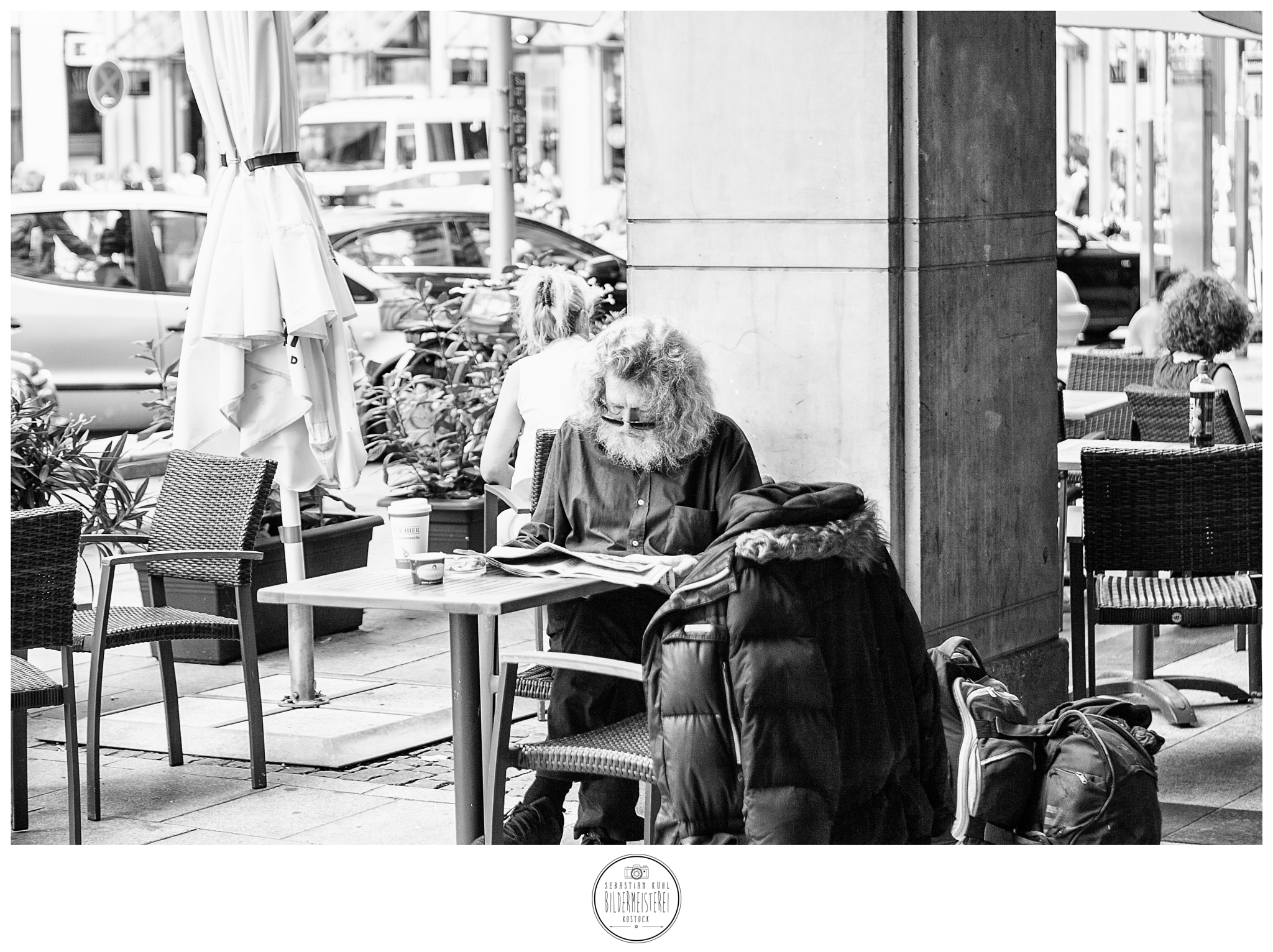 Canon EOS-1D Mark II N sample photo. He is reading photography