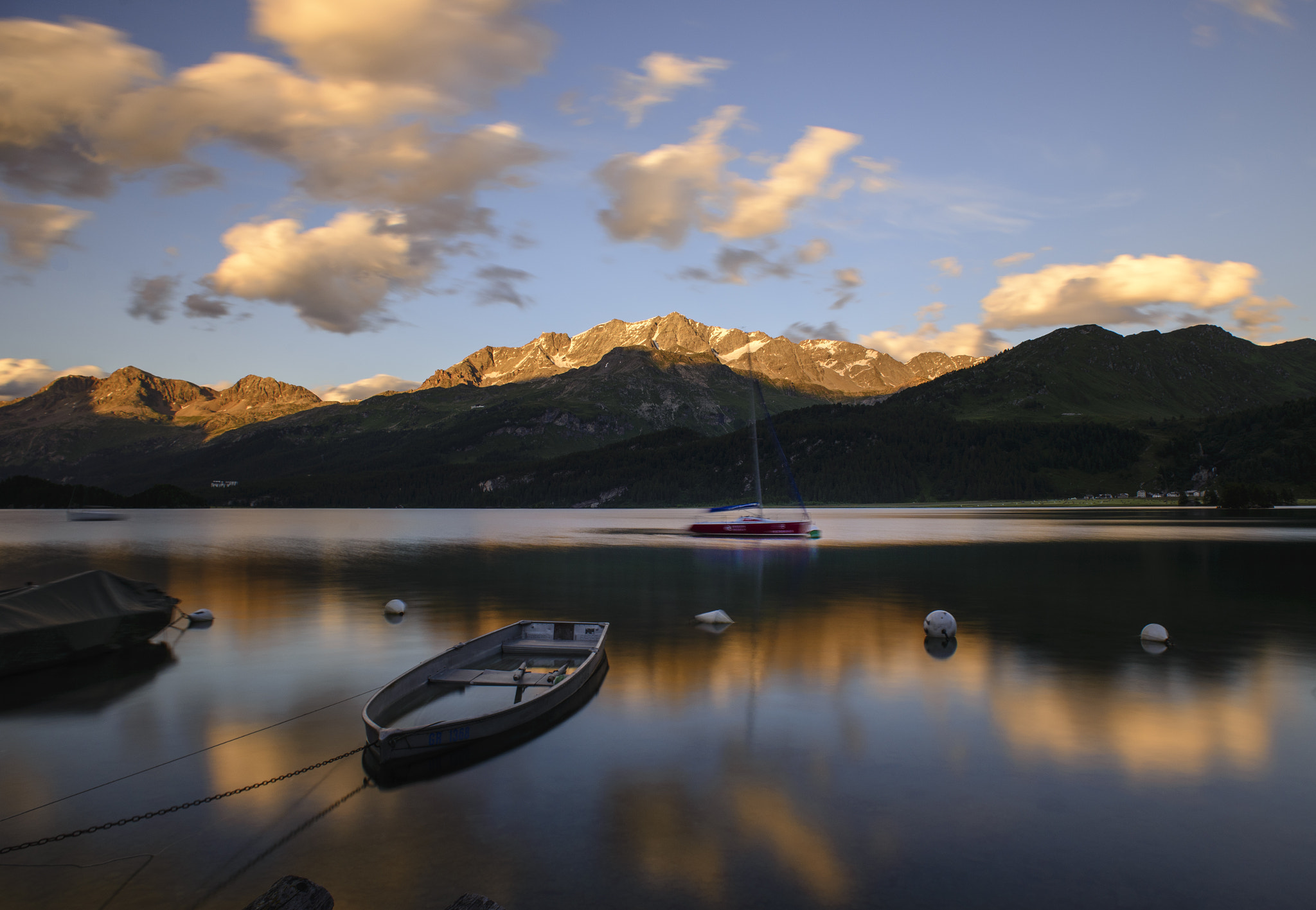 Nikon D610 + Nikon AF Nikkor 20mm F2.8D sample photo. Sunset over lake sils photography