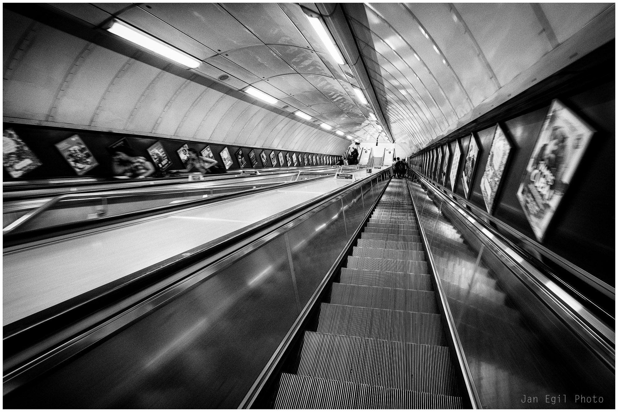 Olympus OM-D E-M1 + Panasonic Lumix G Vario 7-14mm F4 ASPH sample photo. The escalator photography
