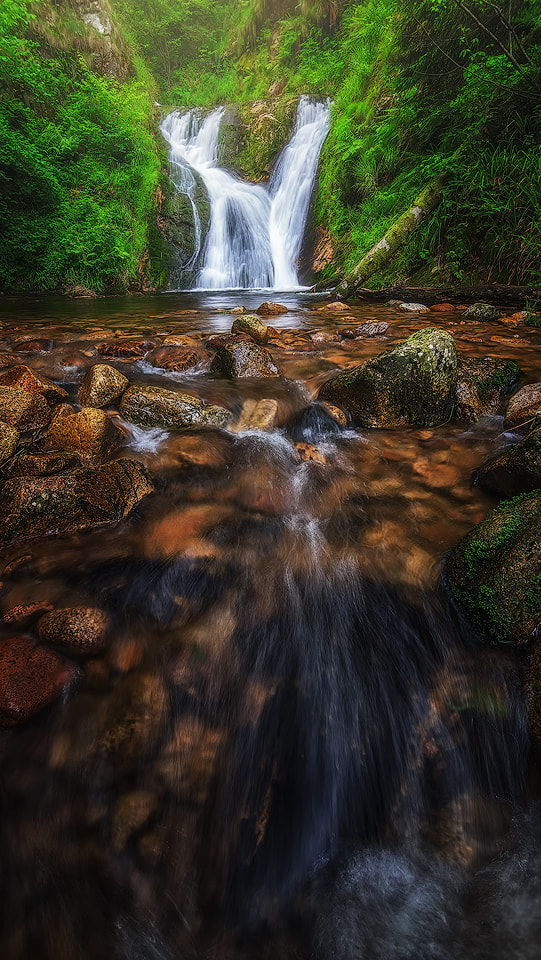 Sony a7R + 20mm F2.8 sample photo. Summer waterfall photography