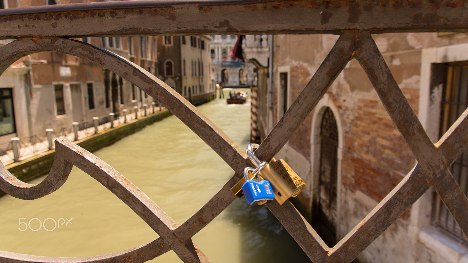 Sony SLT-A65 (SLT-A65V) + Tamron AF 28-105mm F4-5.6 [IF] sample photo. Love in venice photography