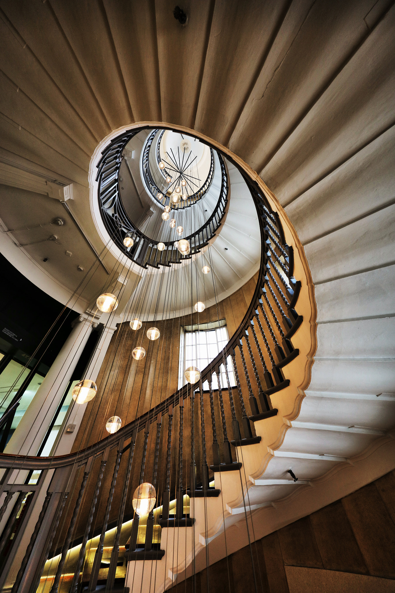 Canon EOS 5DS R + Canon EF 11-24mm F4L USM sample photo. London photography
