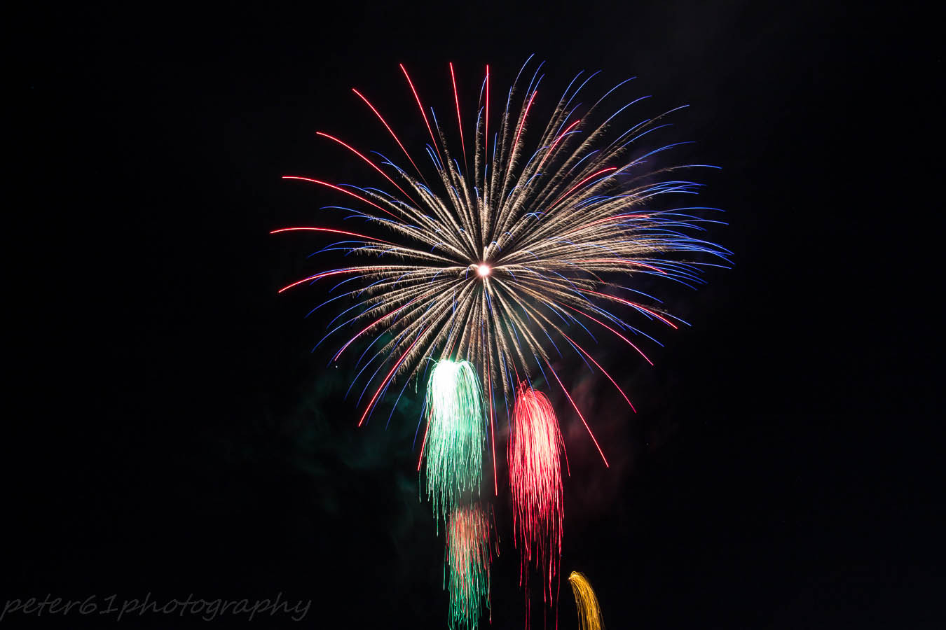 Canon EOS 700D (EOS Rebel T5i / EOS Kiss X7i) + Sigma 10-20mm F3.5 EX DC HSM sample photo. Fireworks photography