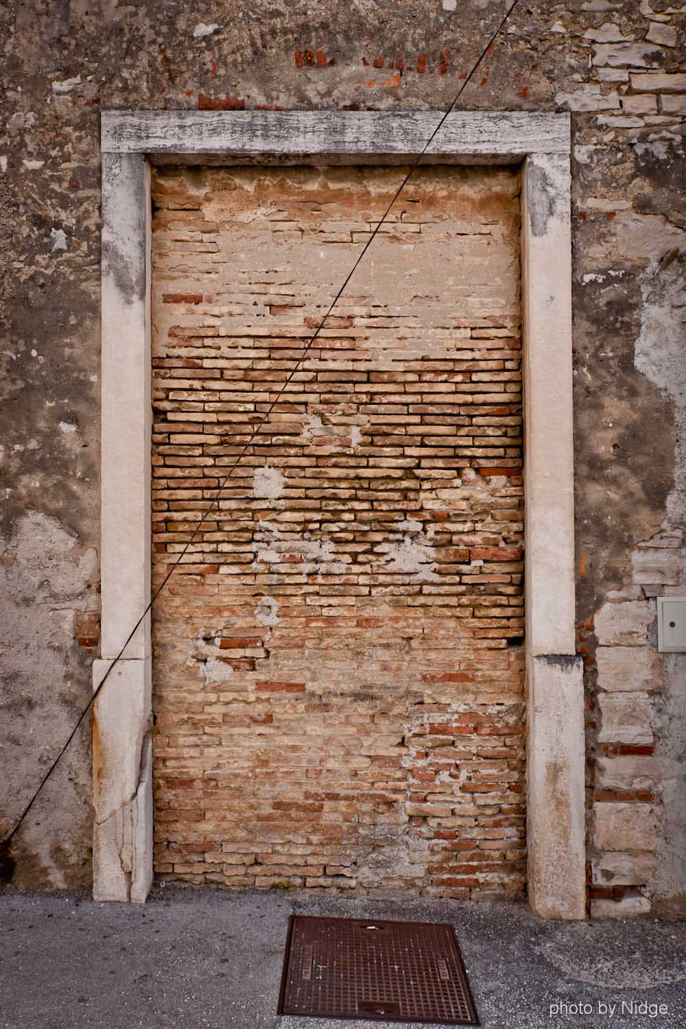 Canon 24.0-70.0 mm sample photo. Door photography