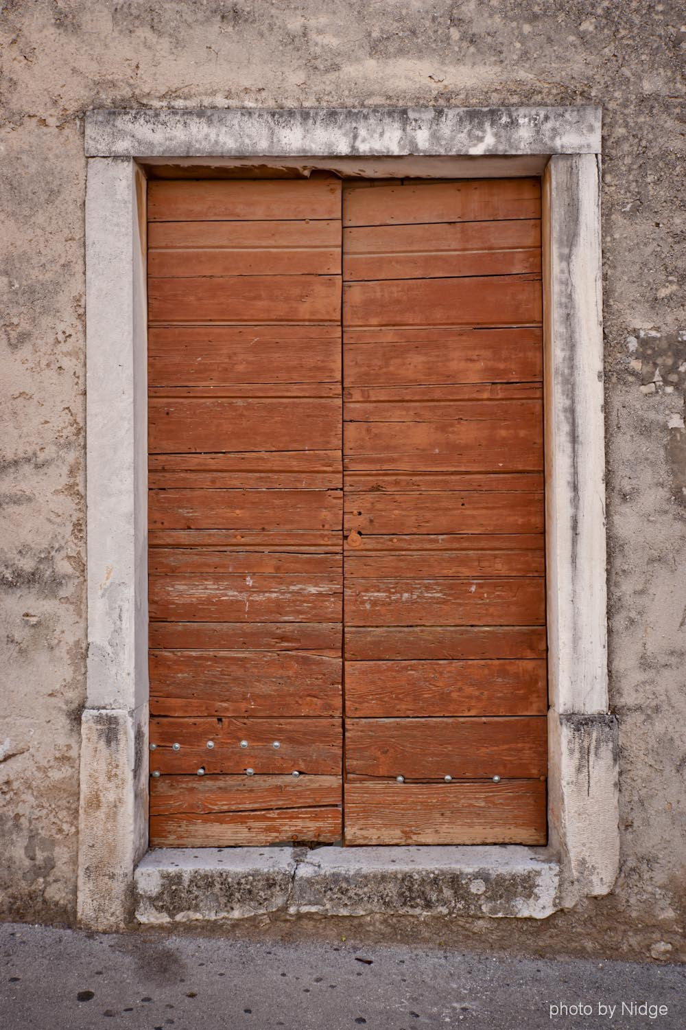 Canon 24.0-70.0 mm sample photo. Door photography
