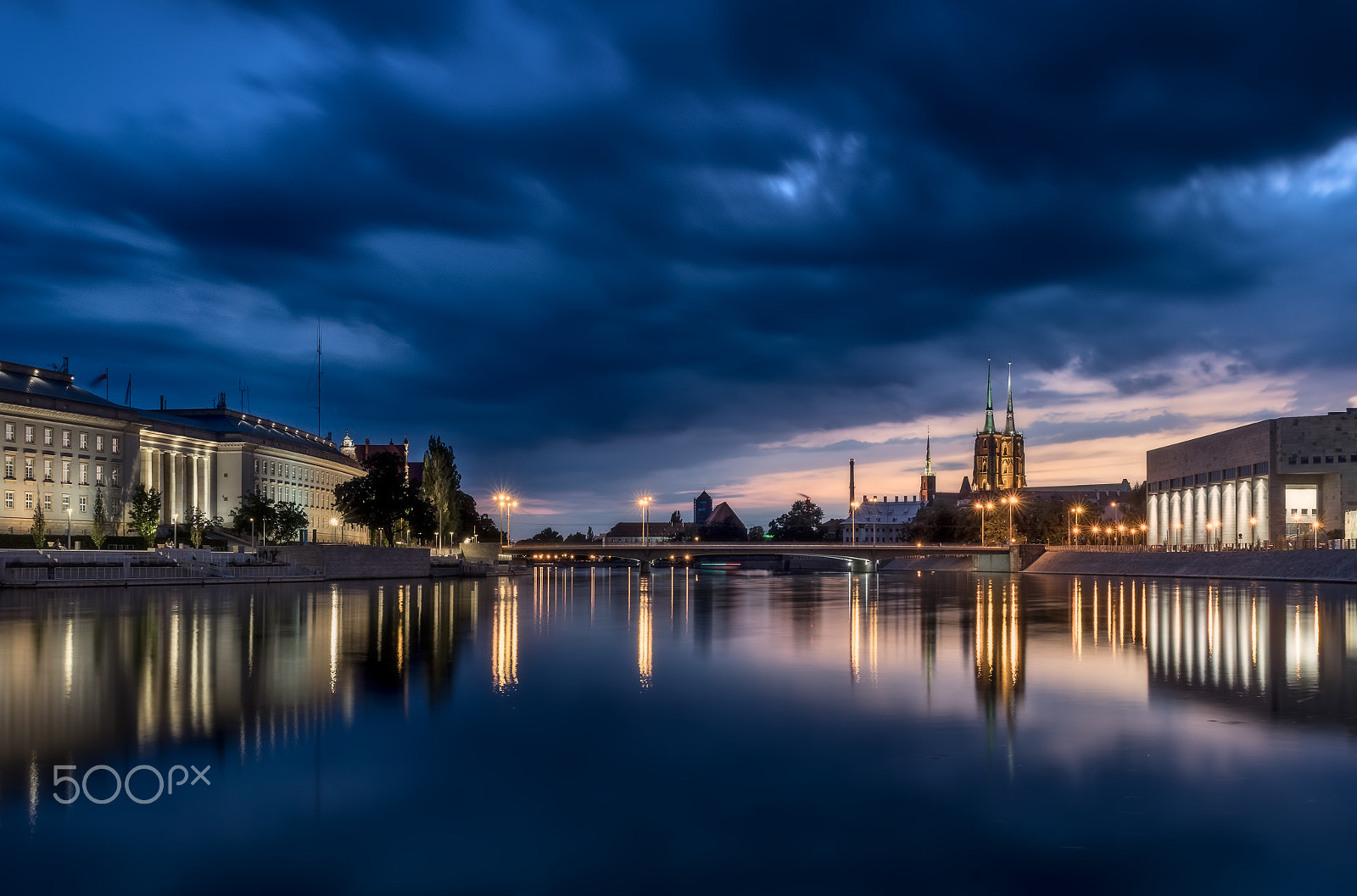 HD Pentax D FA 24-70mm F2.8 ED SDM WR sample photo. Stormy clouds over wroclaw photography