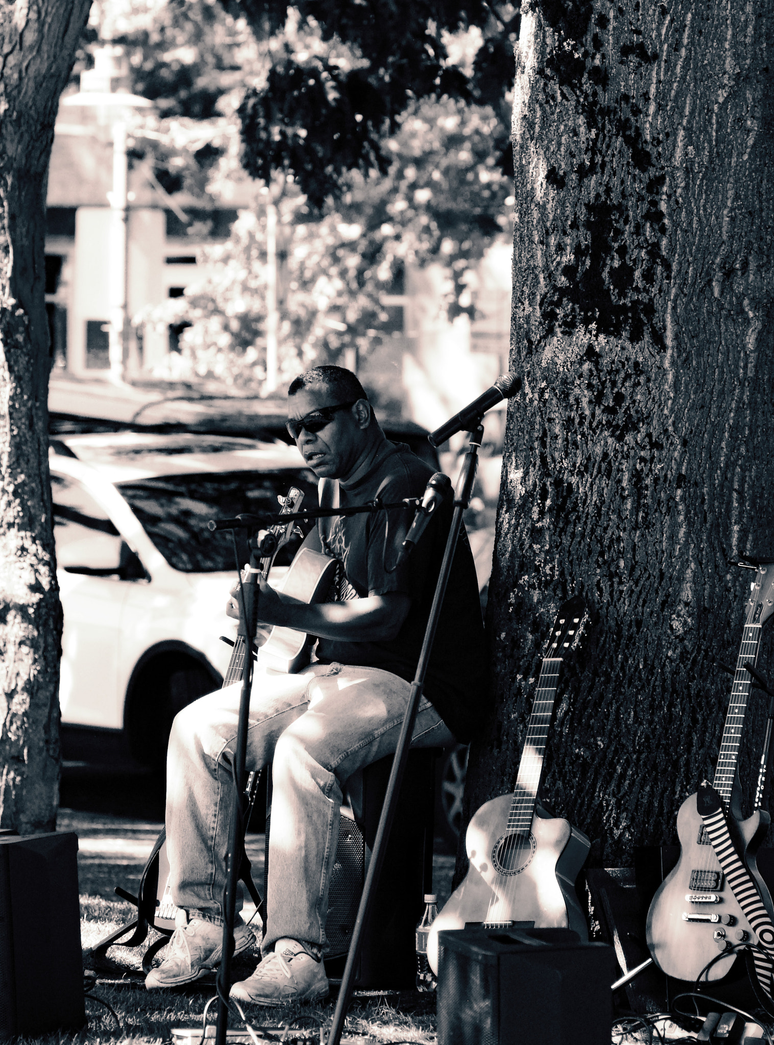 Nikon AF-Nikkor 80-200mm F2.8D ED sample photo. Street musician photography