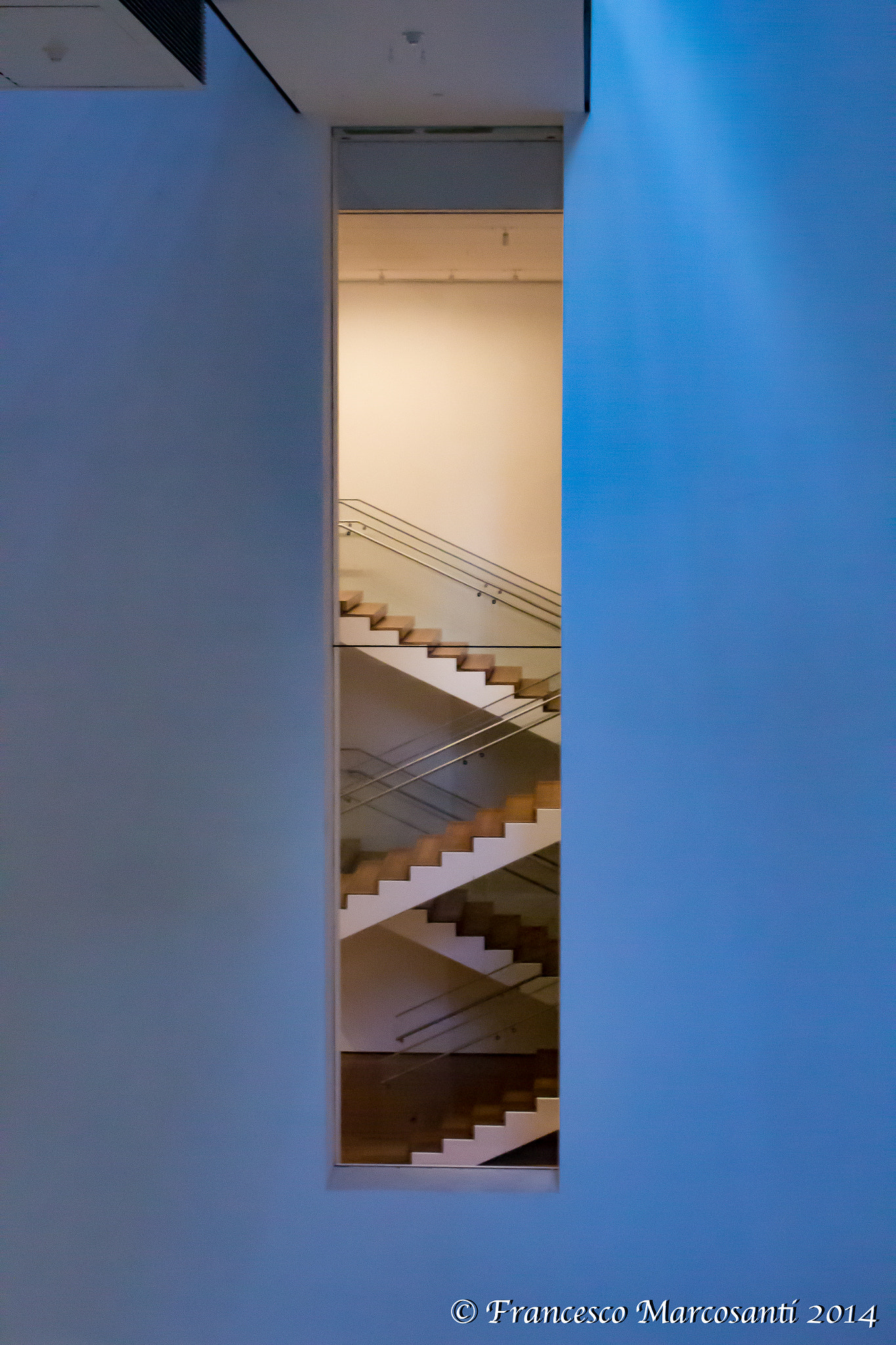 Canon EOS 600D (Rebel EOS T3i / EOS Kiss X5) + Canon EF 17-35mm f/2.8L sample photo. Stairs photography