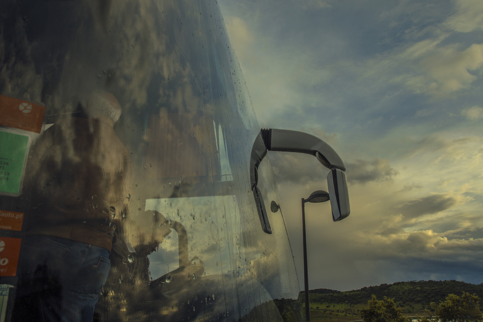 Nikon AF-S Nikkor 17-35mm F2.8D ED-IF sample photo. "after the rain ... back to bus !" photography