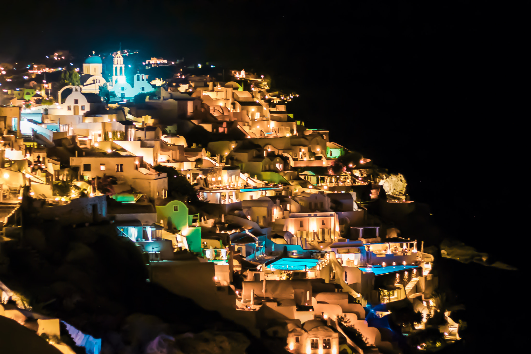 Canon EOS 1100D (EOS Rebel T3 / EOS Kiss X50) + Canon EF 50mm F1.8 II sample photo. Santorini landscape at night photography