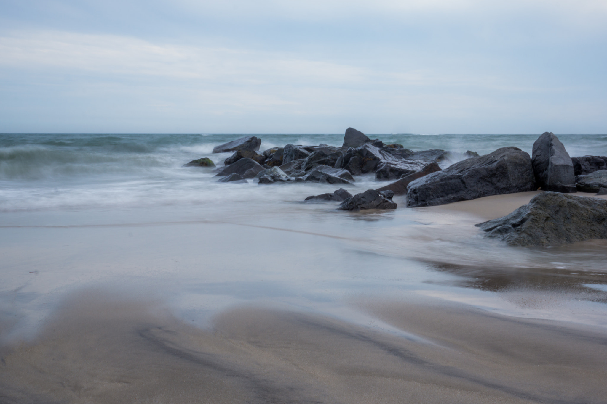 Sony Alpha NEX-7 + Sony Sonnar T* E 24mm F1.8 ZA sample photo. Tide and sand photography