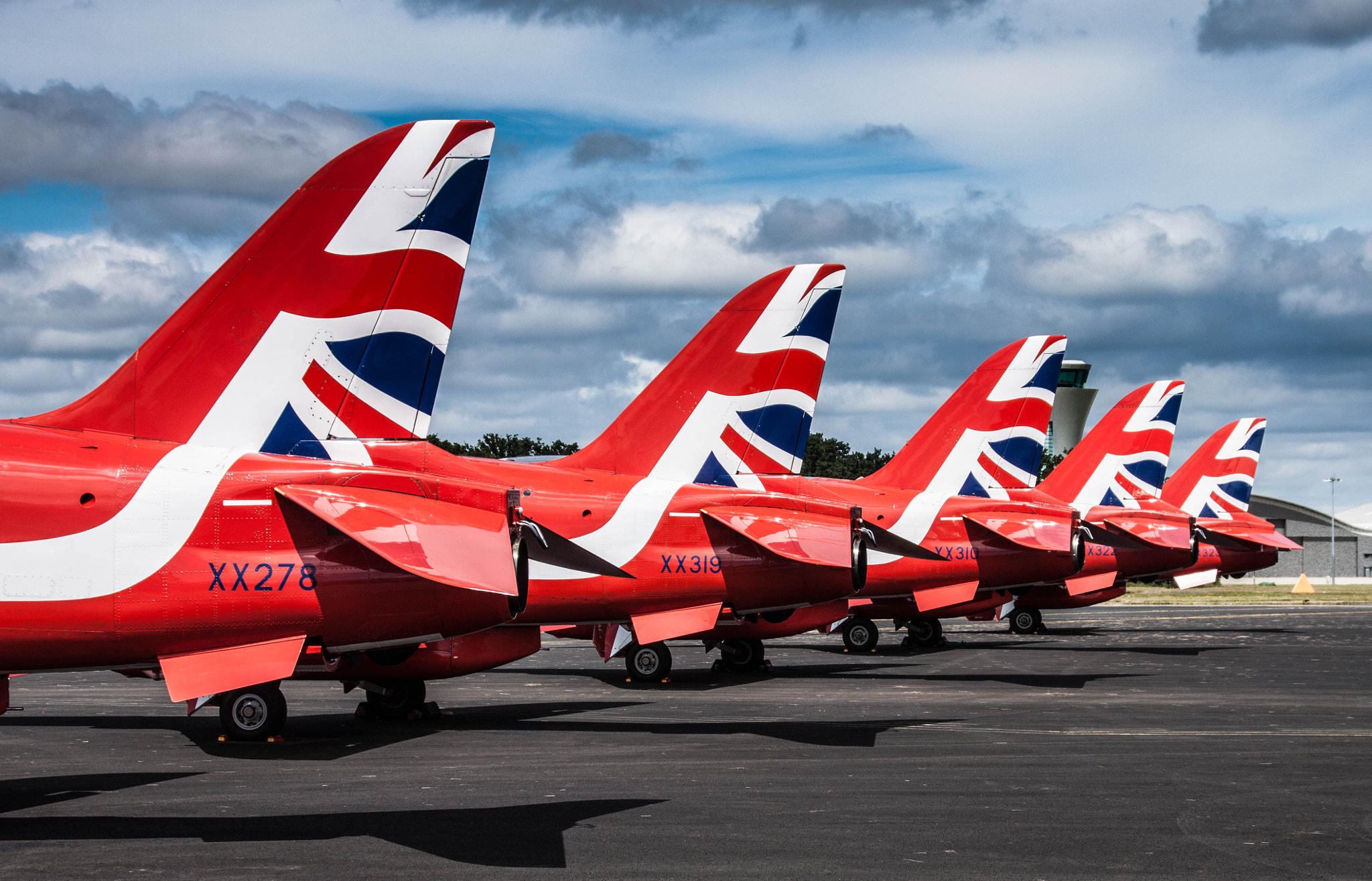 Sigma 18-250mm F3.5-6.3 DC OS HSM sample photo. The red arrows - photography