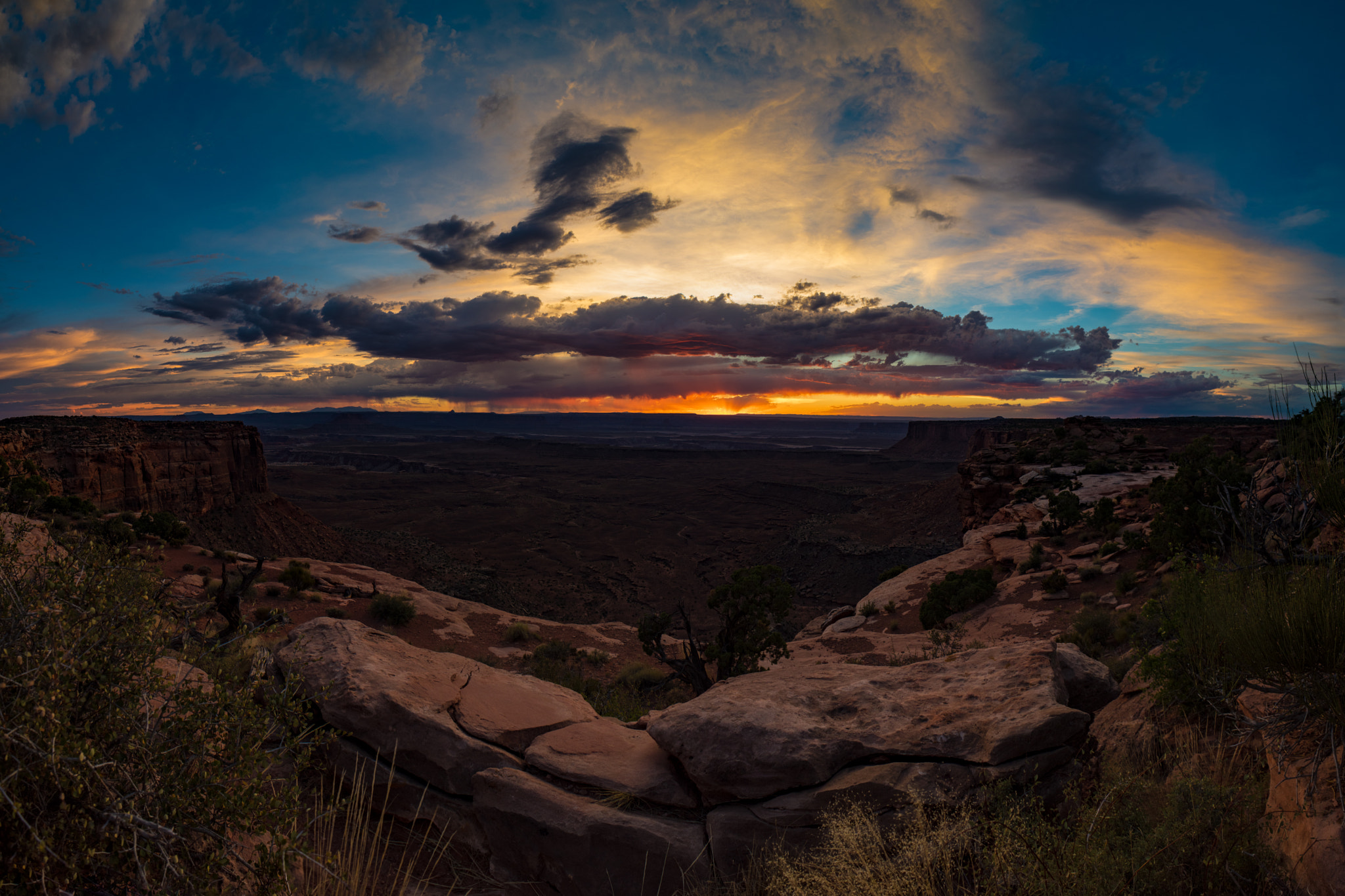 Nikon D810 + Nikon AF Nikkor 20mm F2.8D sample photo. Canyonlands overlook photography