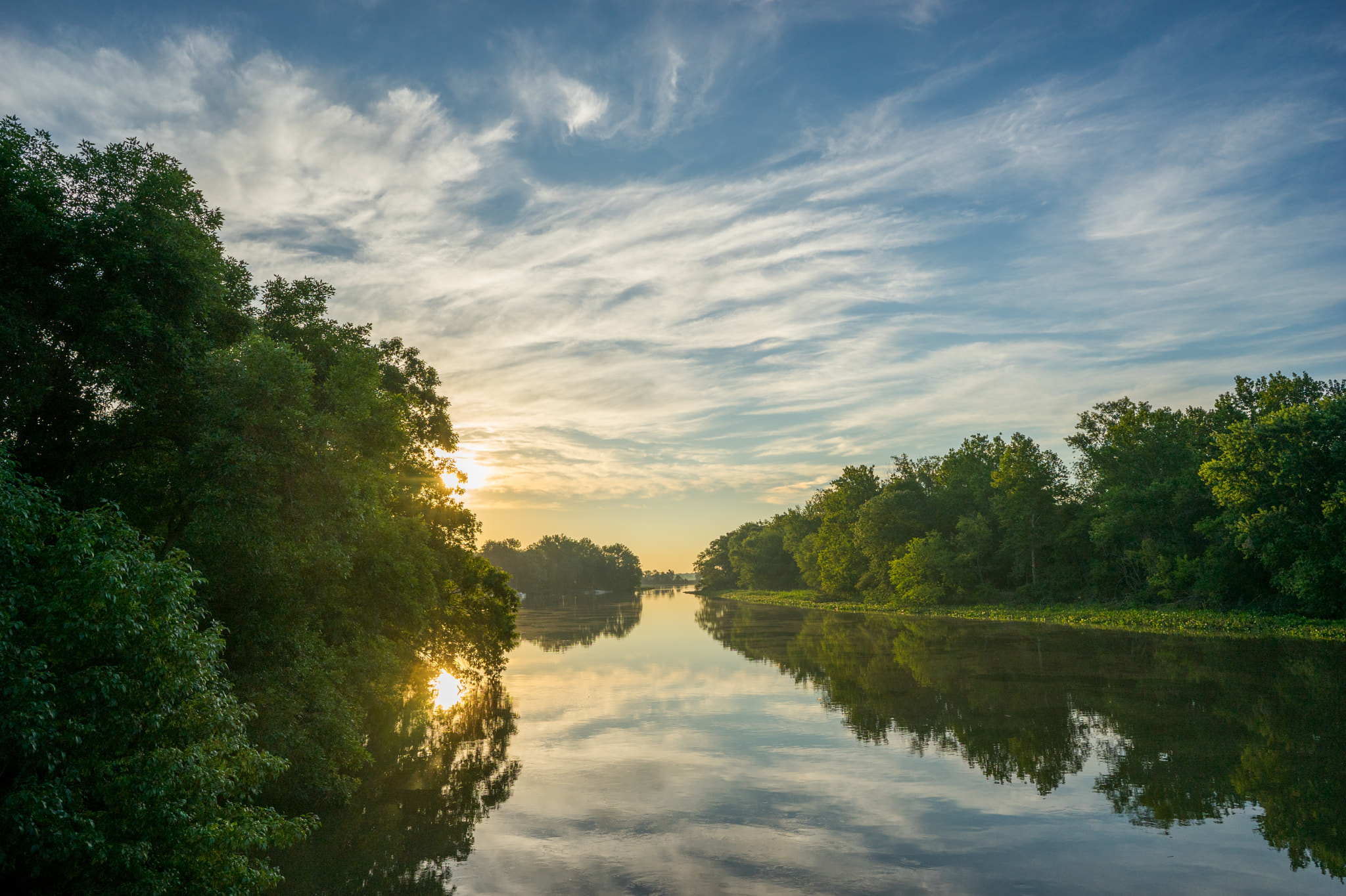 Sony a7 II + ZEISS Batis 25mm F2 sample photo. Sunrise on the creek photography