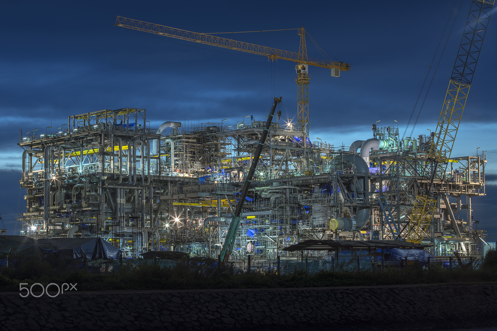 Sony a7 II + Canon EF 70-200mm F2.8L USM sample photo. Lng plant photography