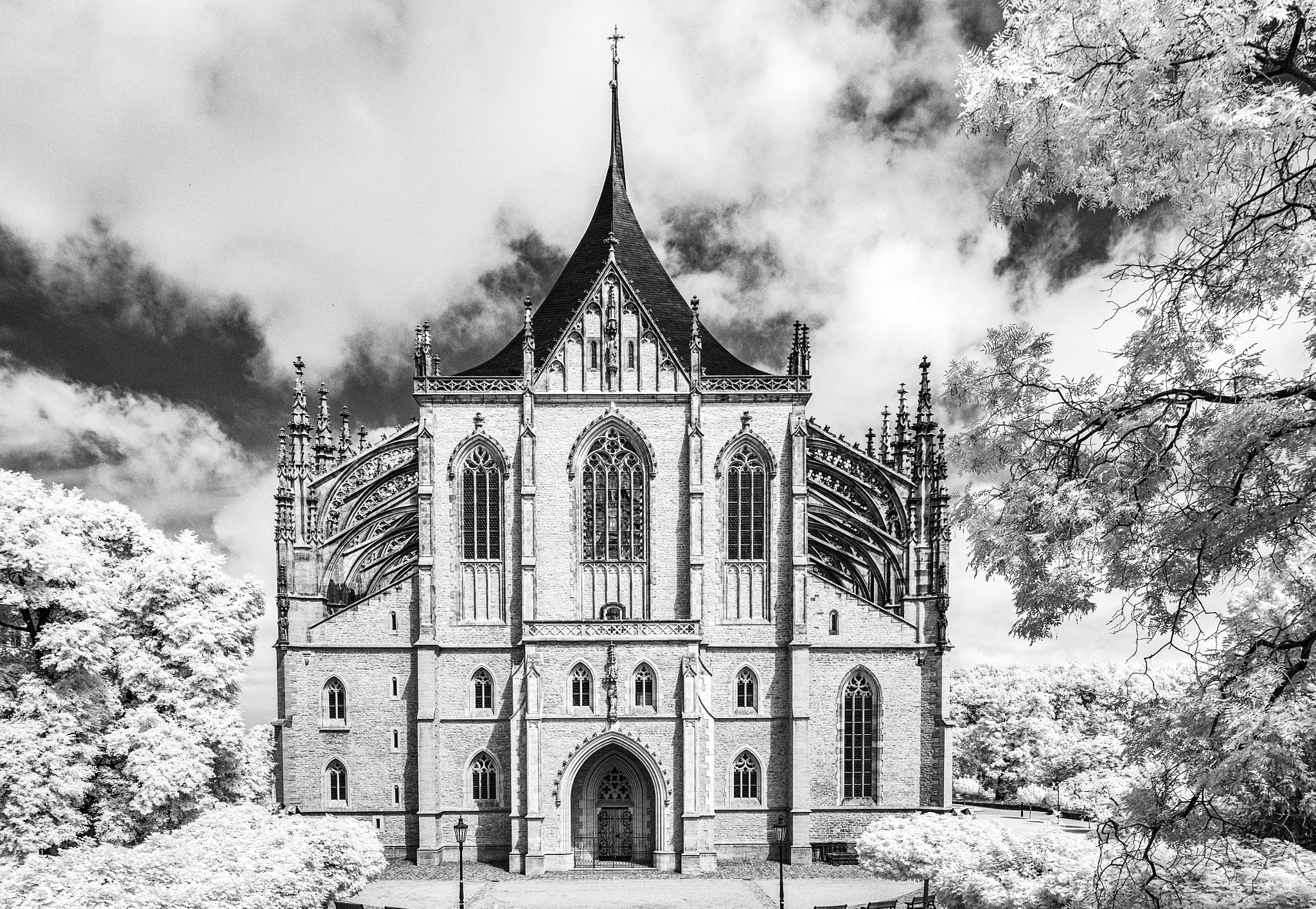 Canon TS-E 17mm F4L Tilt-Shift sample photo. St barbara church photography