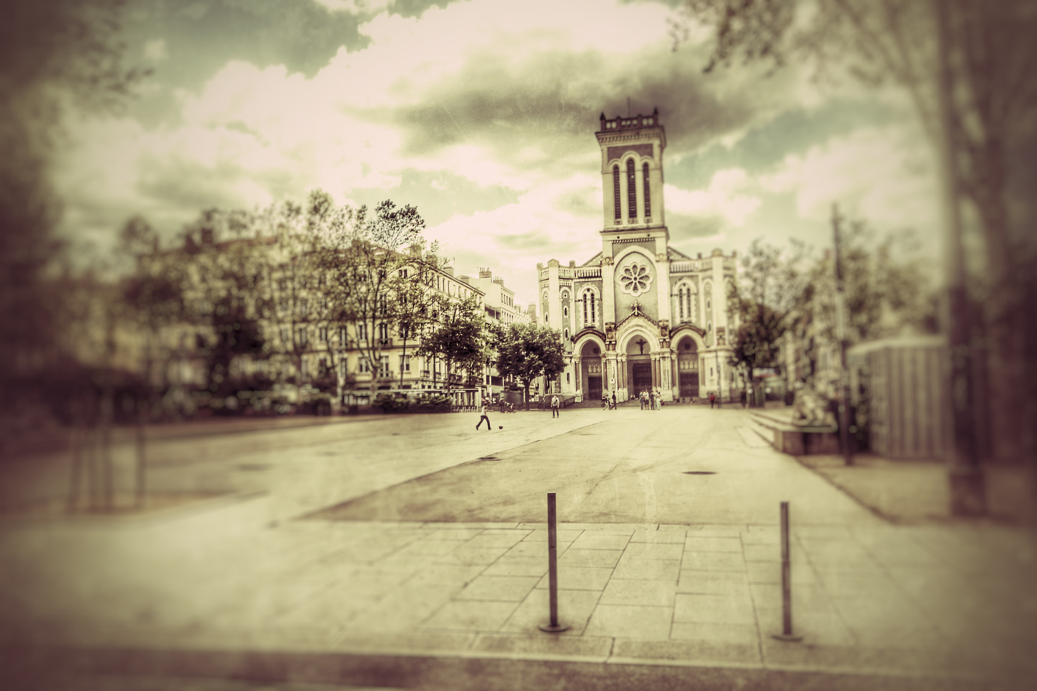 Canon 10-20mm sample photo. Place cathédrale j jaurès st charles st etienne ballon photography