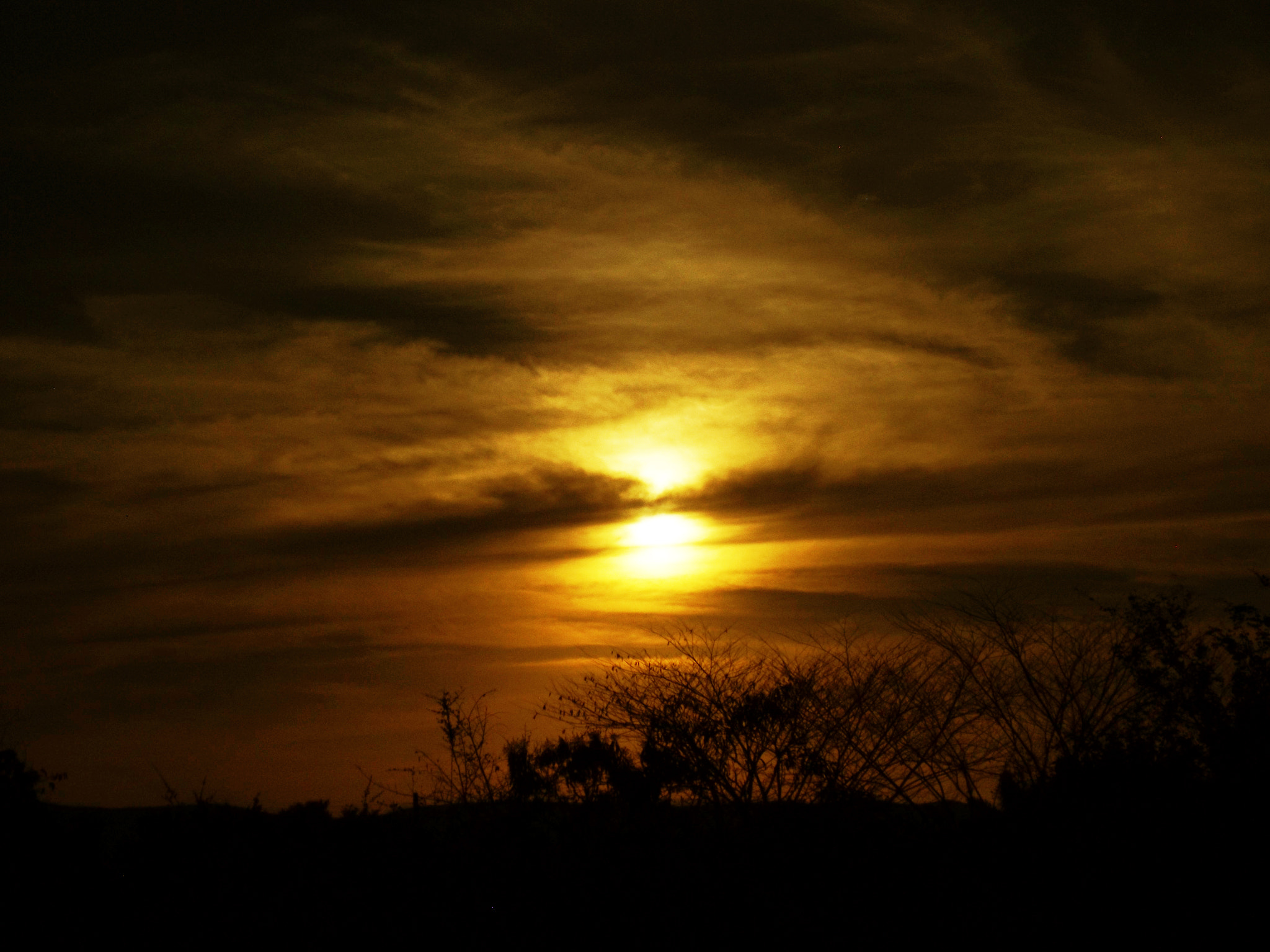 Fujifilm FinePix S4830/Walmart sample photo. The night it's coming photography