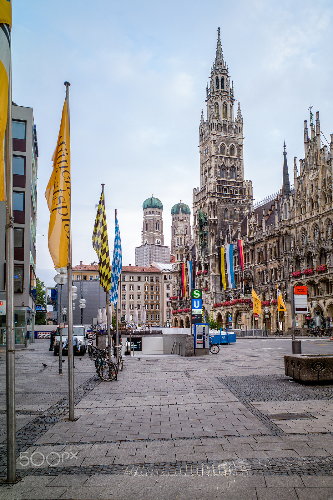 Leica M9 + Leica Elmarit-M 28mm F2.8 ASPH sample photo. The marienplatz in münchen photography