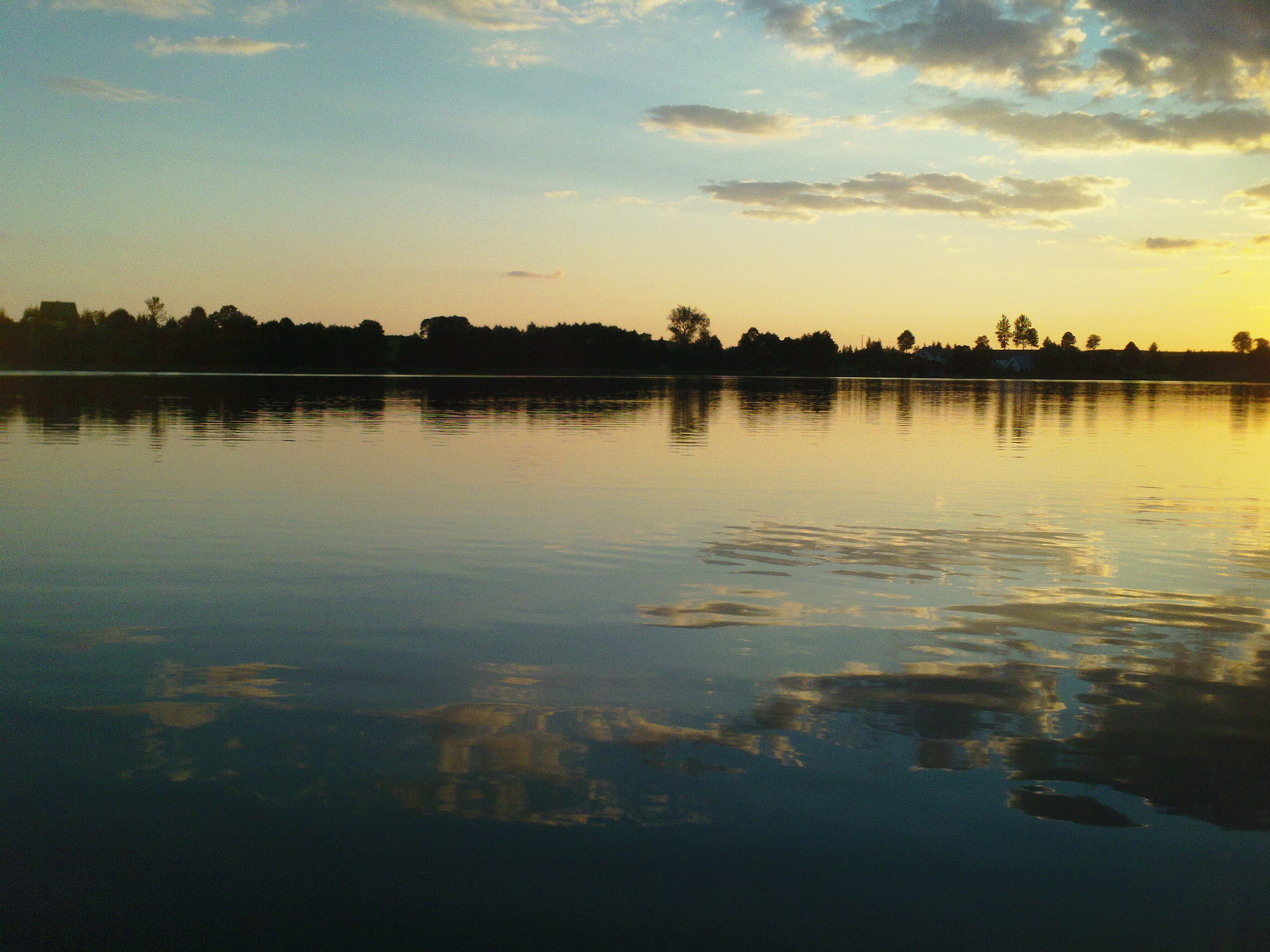 Samsung HMX-W200 sample photo. Summer evening photography