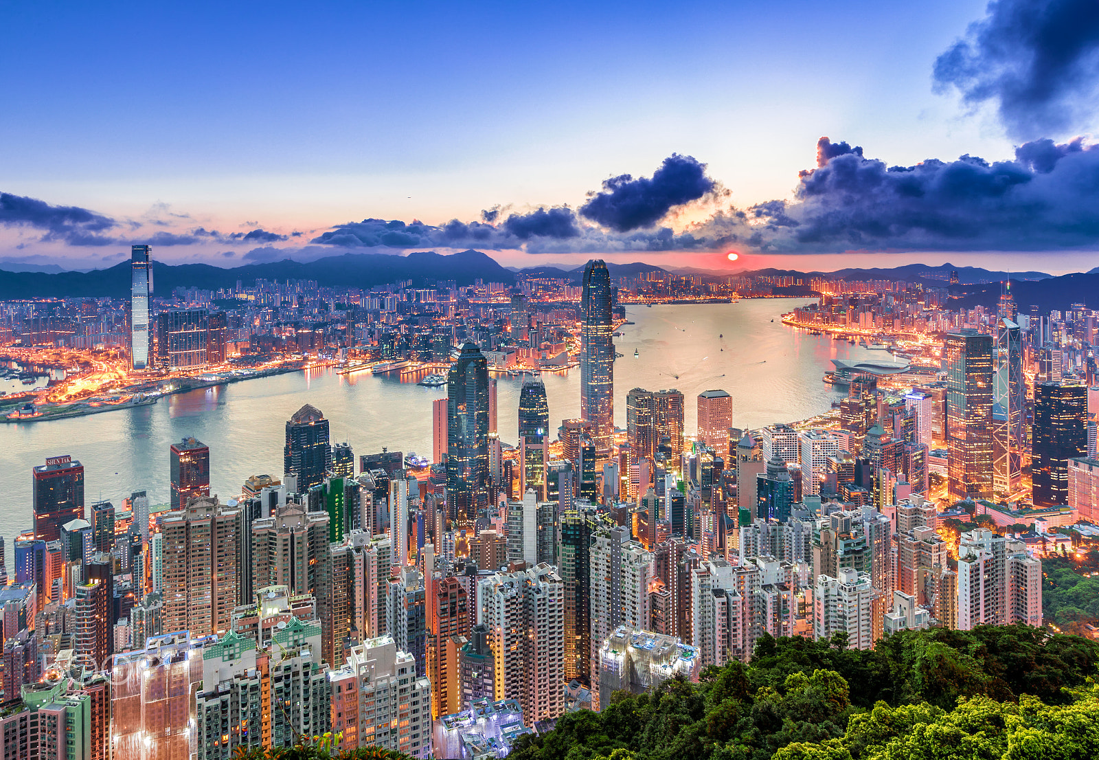Canon EF 11-24mm F4L USM sample photo. Hong kong city view from peak at sunrise photography