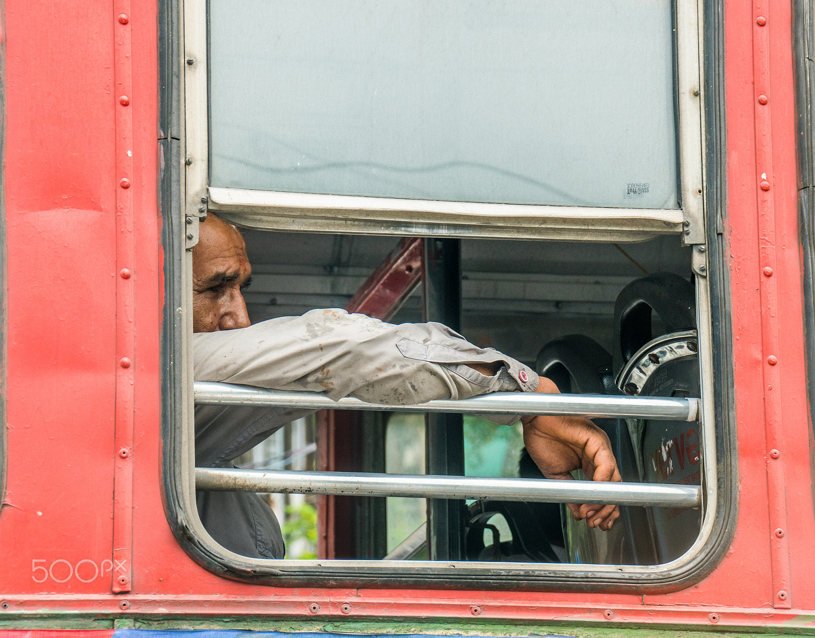 Sigma 18-250mm F3.5-6.3 DC Macro OS HSM sample photo. Man on his way home from work photography