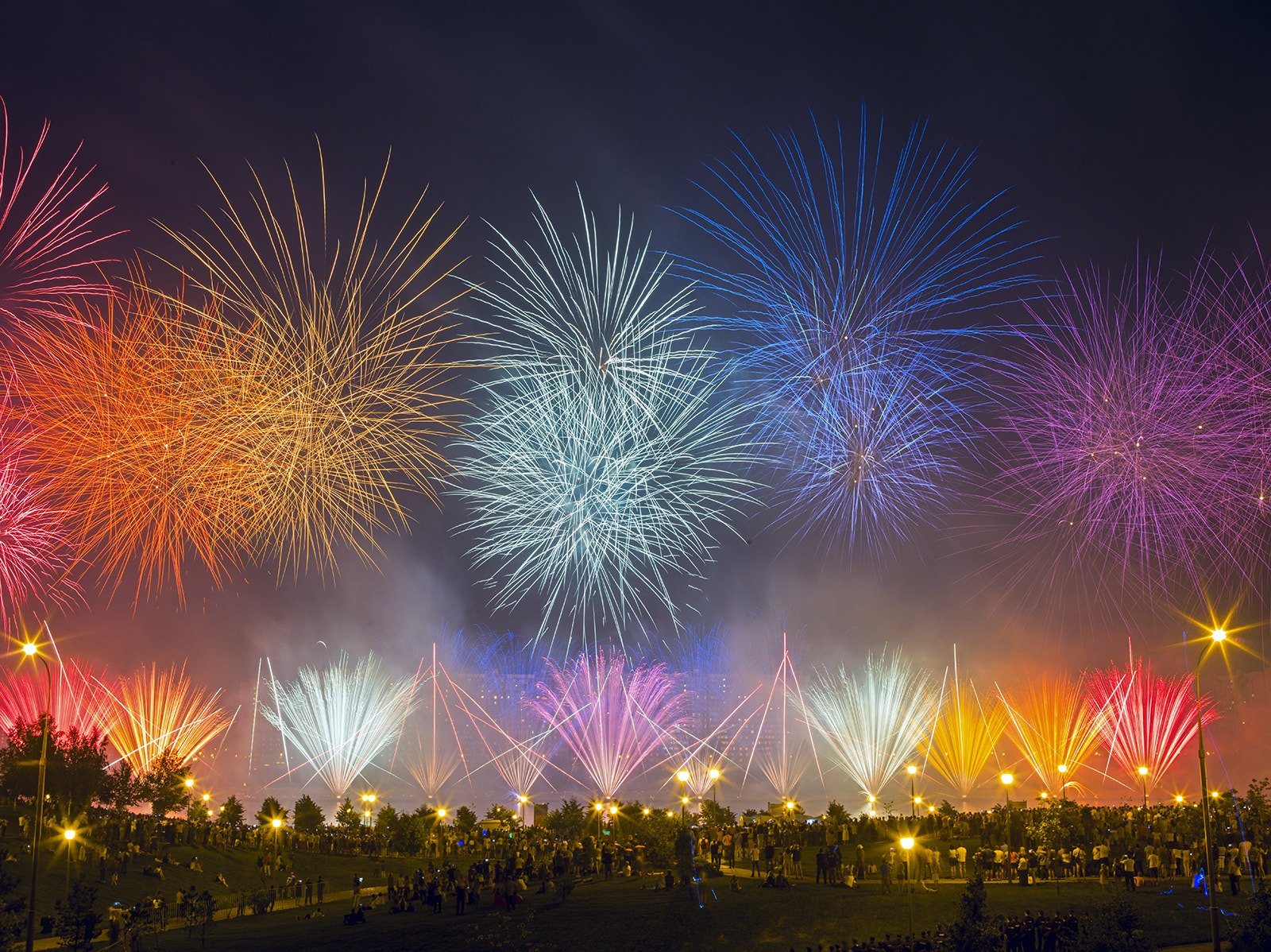 smc PENTAX-FA 645 45-85mm F4.5 sample photo. Moscow international fireworks festival photography