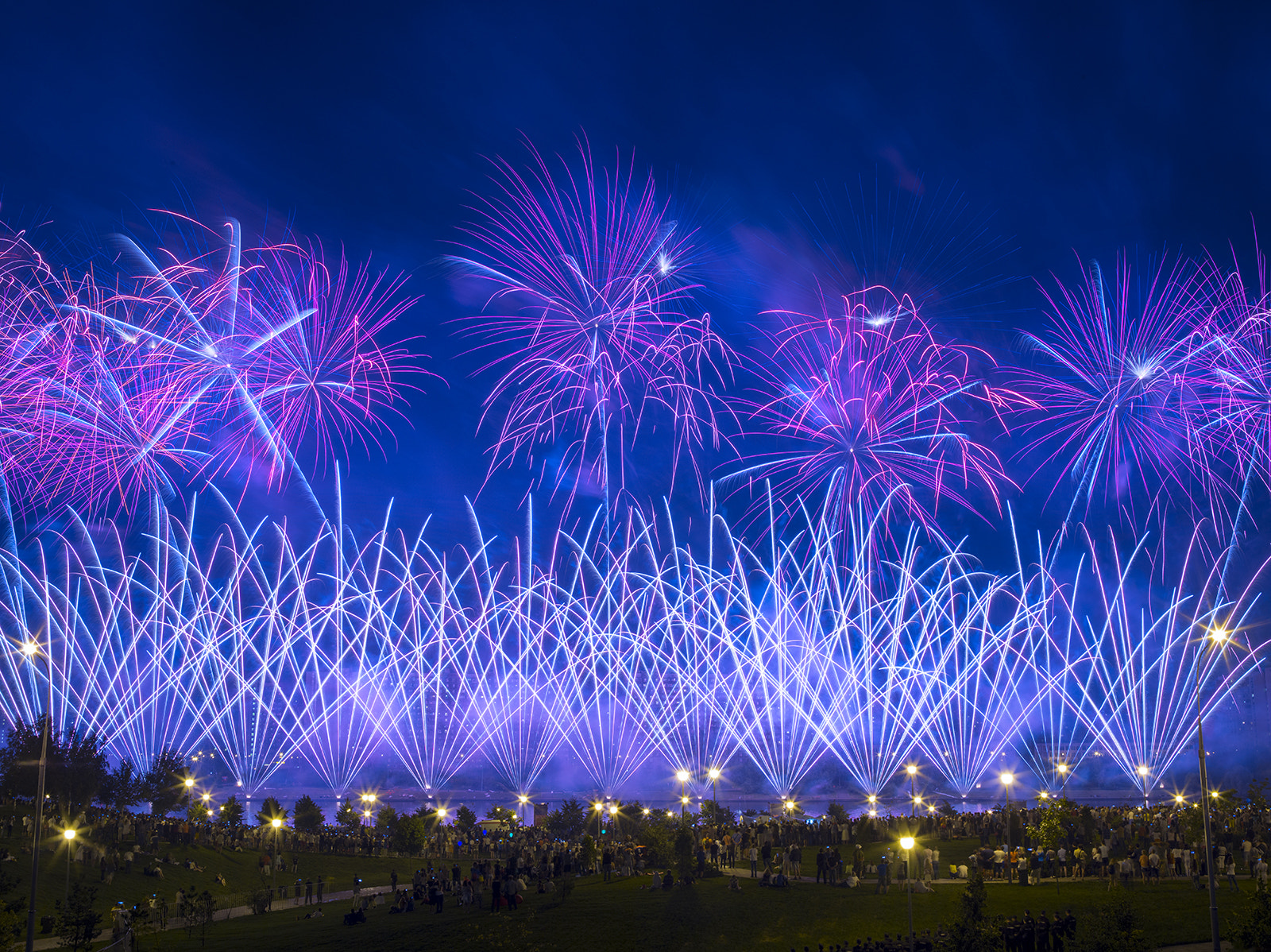 Pentax 645D sample photo. Moscow international fireworks festival photography