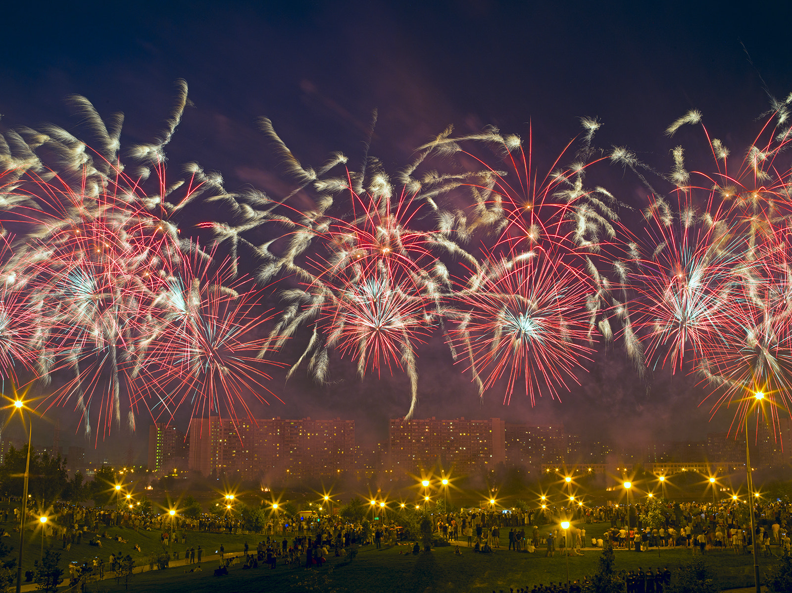 Pentax 645D + smc PENTAX-FA 645 45-85mm F4.5 sample photo. Moscow international fireworks festival photography