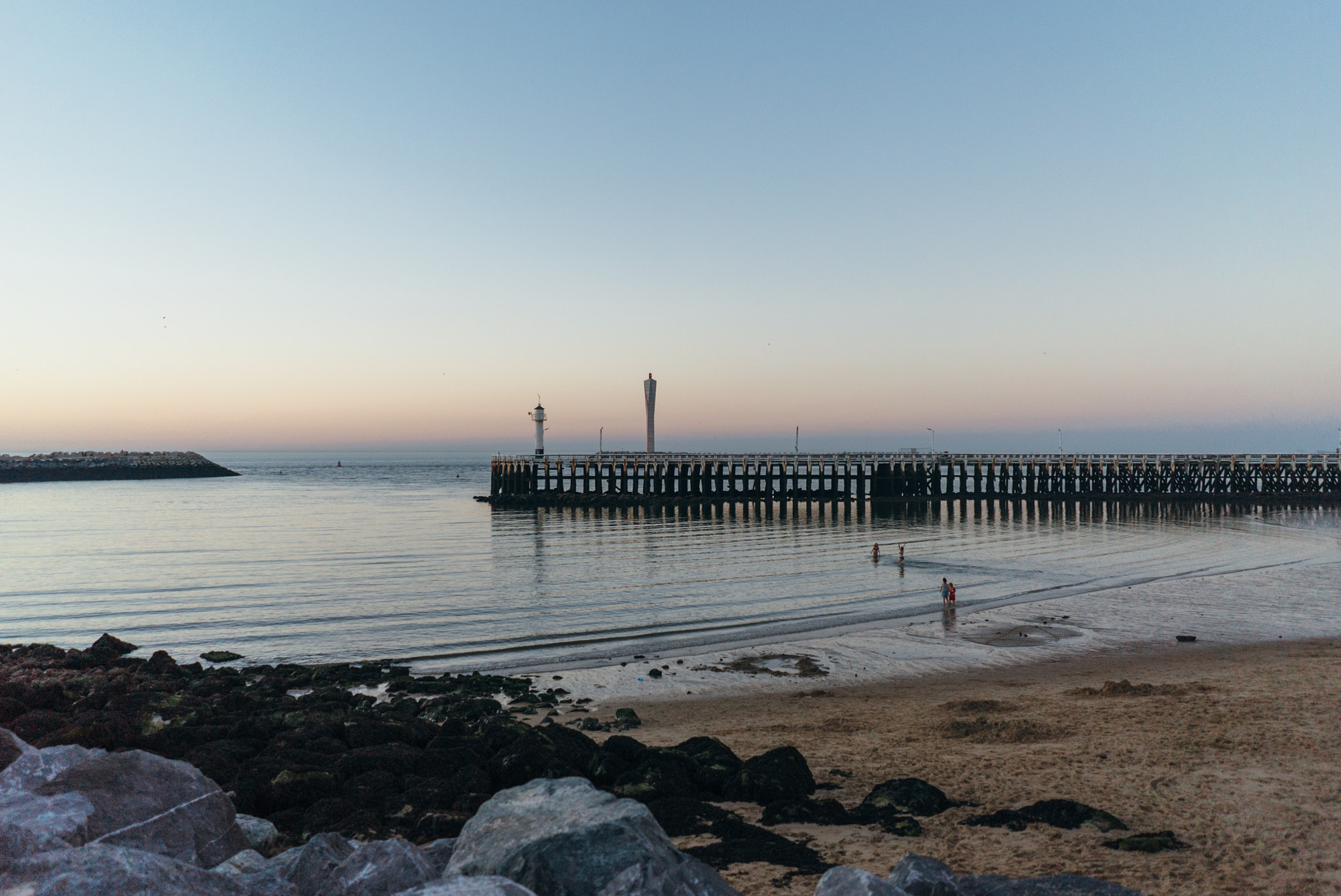 Sony FE 28mm F2 sample photo. Ostend pier photography