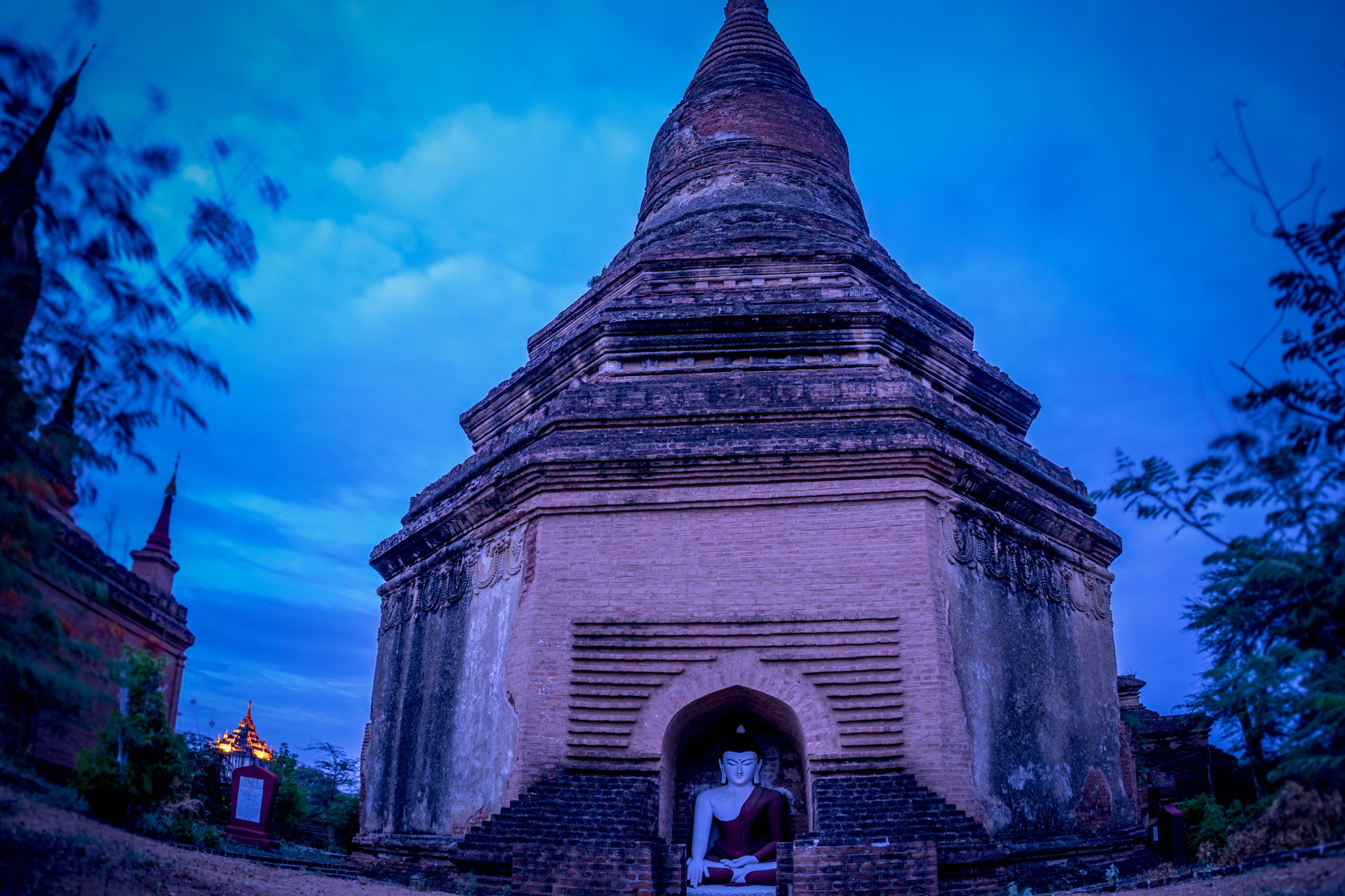 Nikon D5300 + Sigma 15mm F2.8 EX DG Diagonal Fisheye sample photo. Late evening @ bagan photography