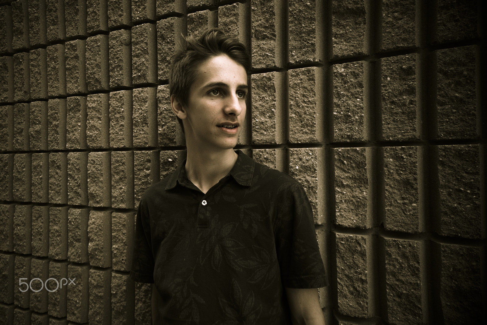 Sigma 10-20mm F4-5.6 EX DC HSM sample photo. Young man posing against a wall photography